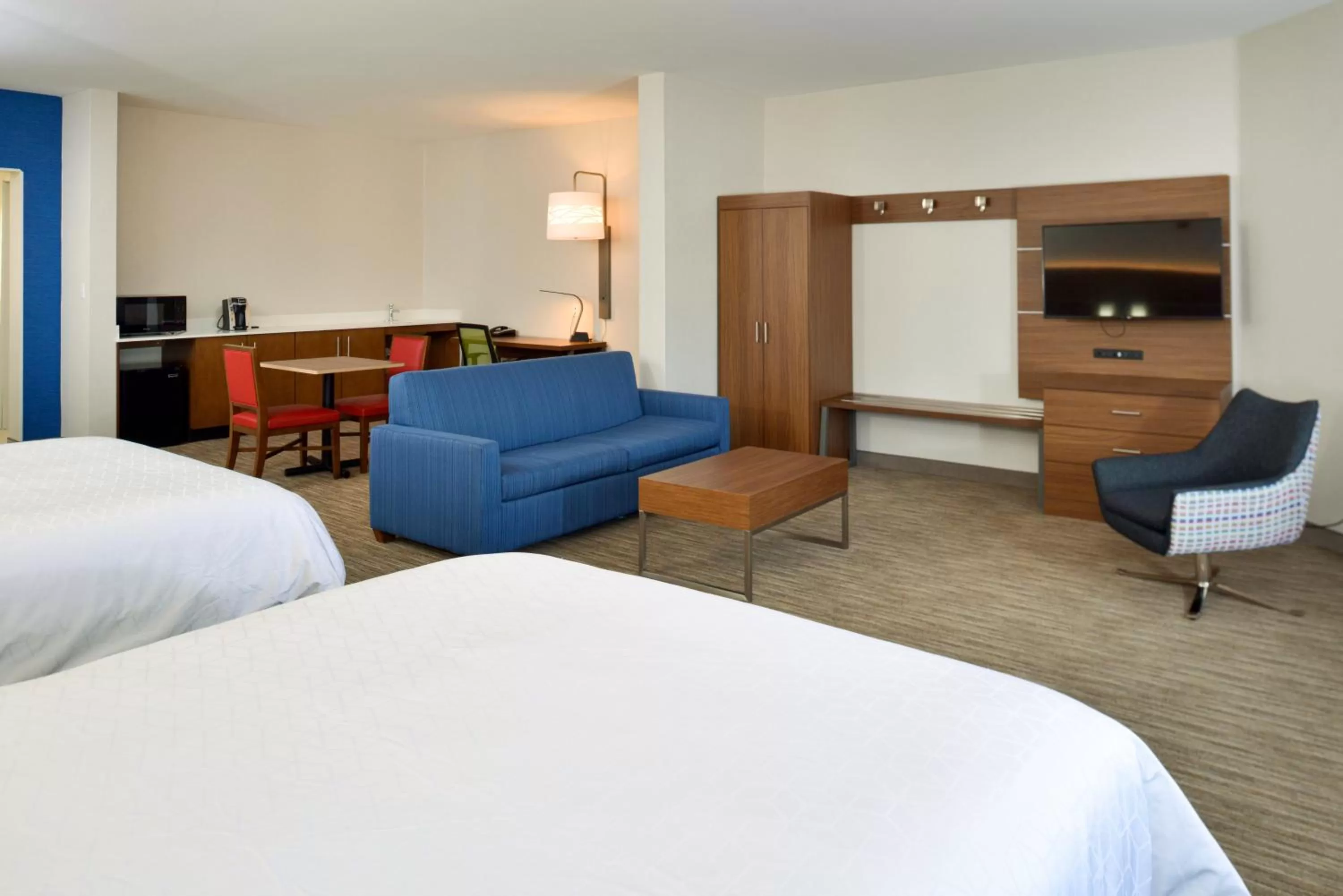 Photo of the whole room, Bed in Holiday Inn Express Lodi by IHG