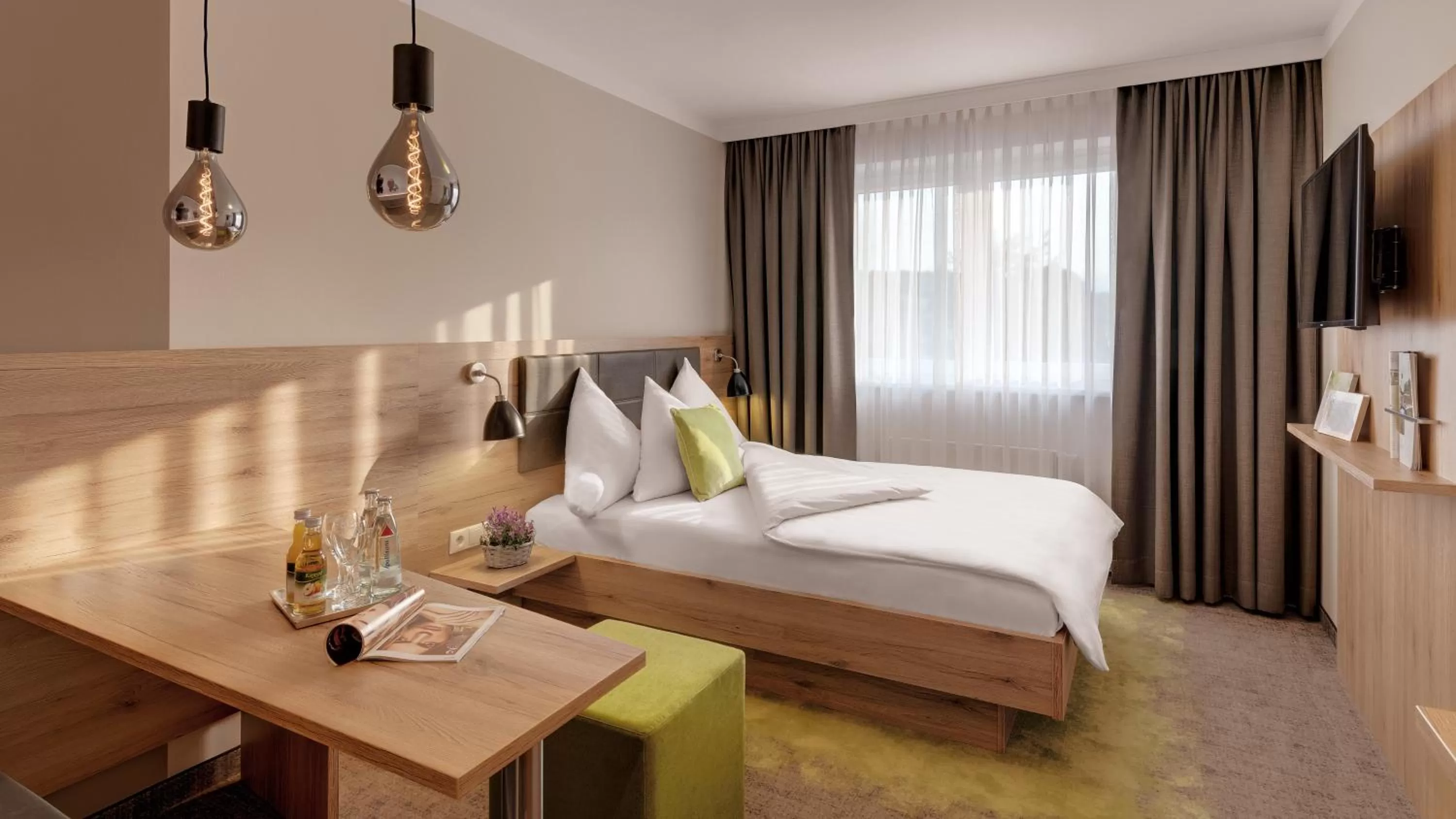 Photo of the whole room, Bed in Pfalzhotel Asselheim