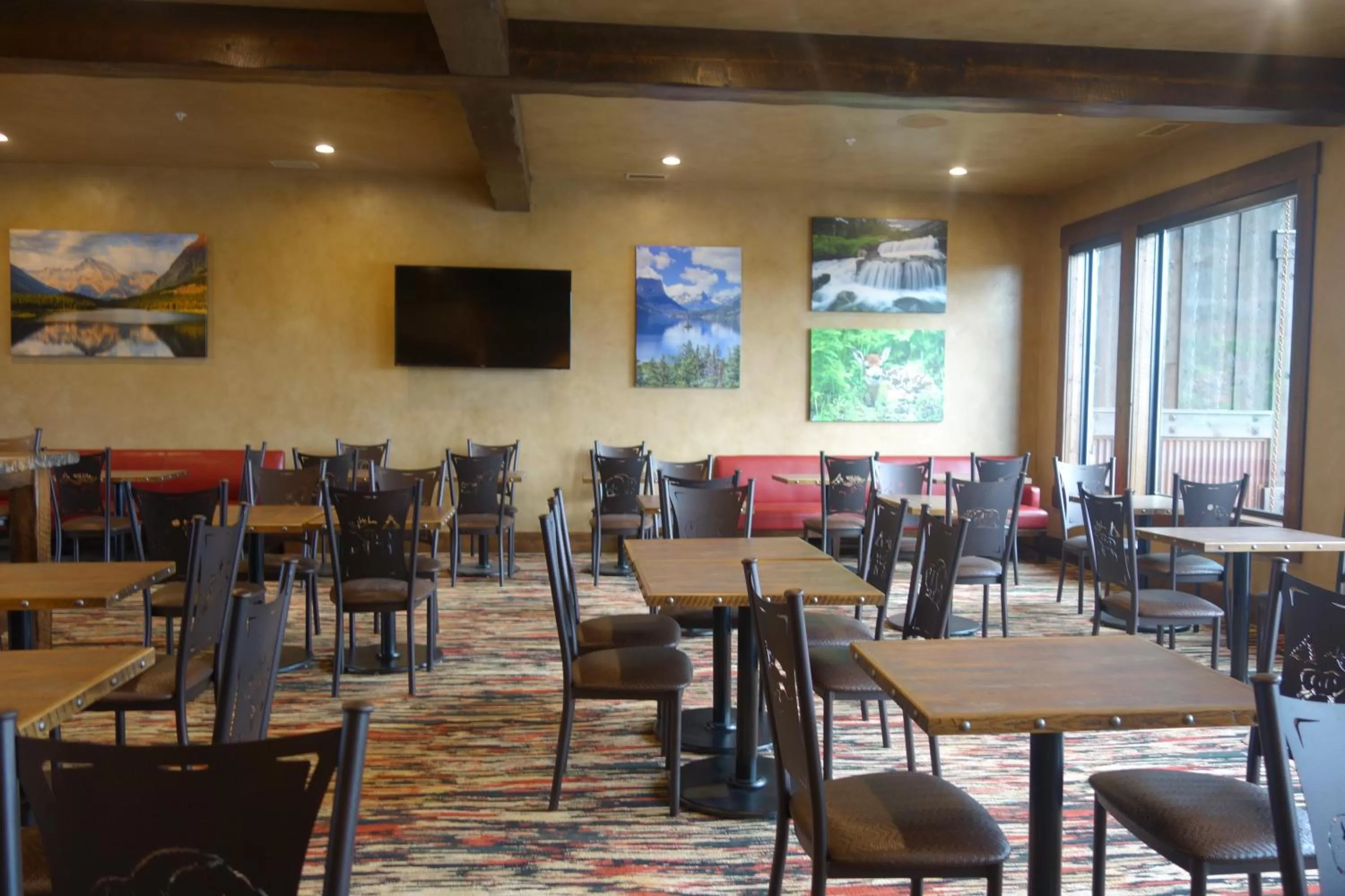 Restaurant/places to eat in Glacier International Lodge
