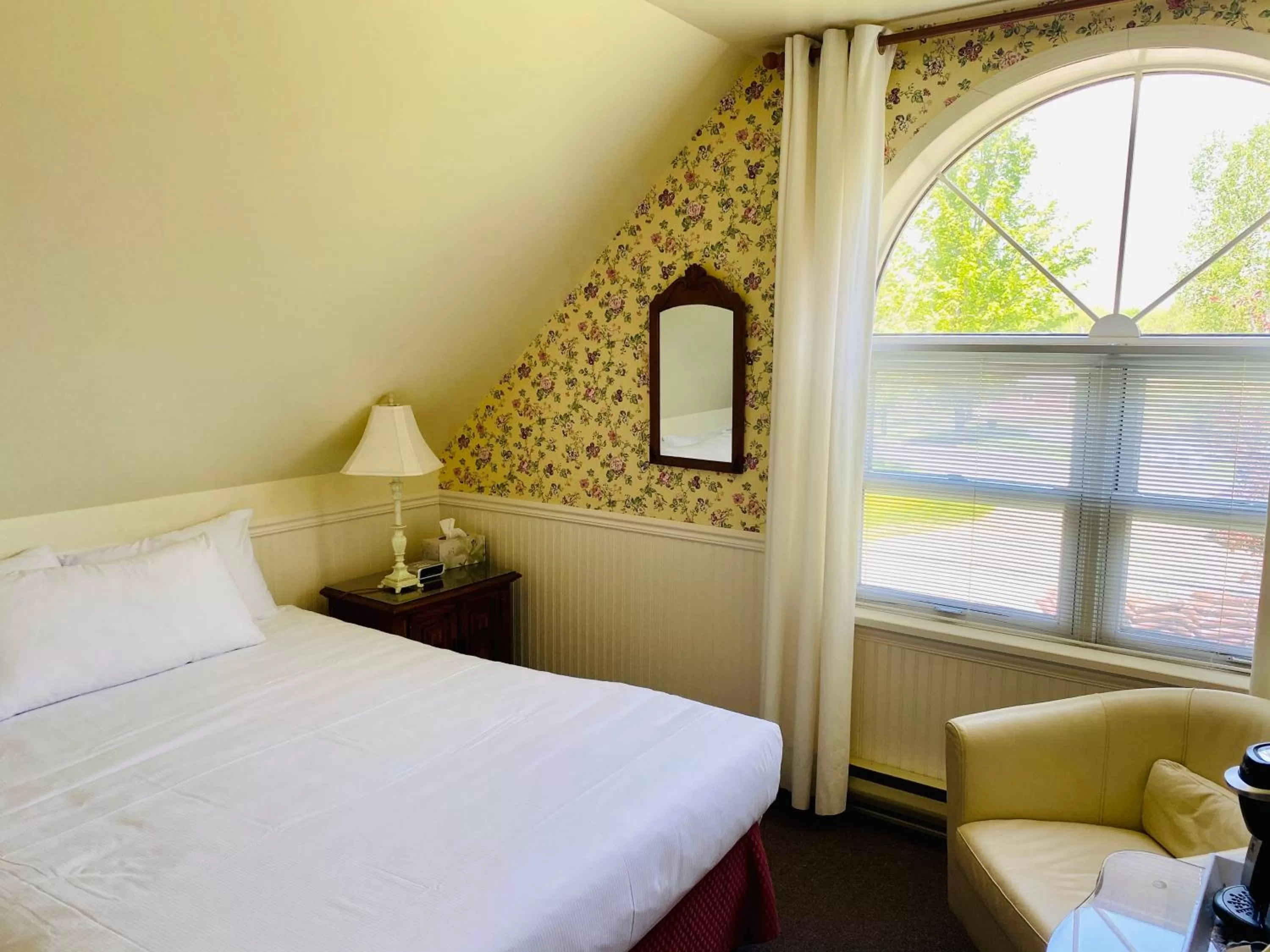 Bed in Auberge Le Tricorne