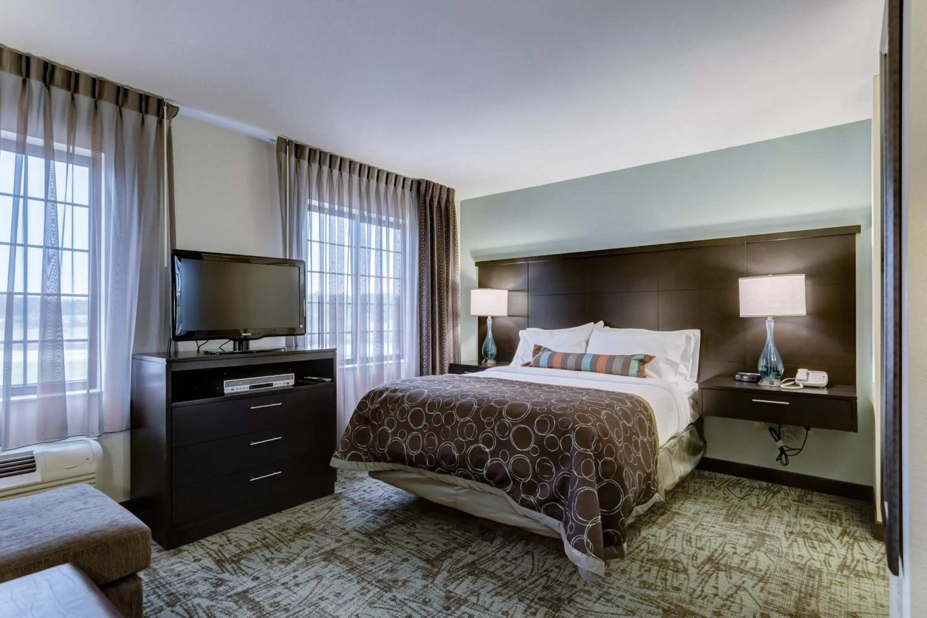 Photo of the whole room, Bed in Staybridge Suites O'Fallon Chesterfield by IHG