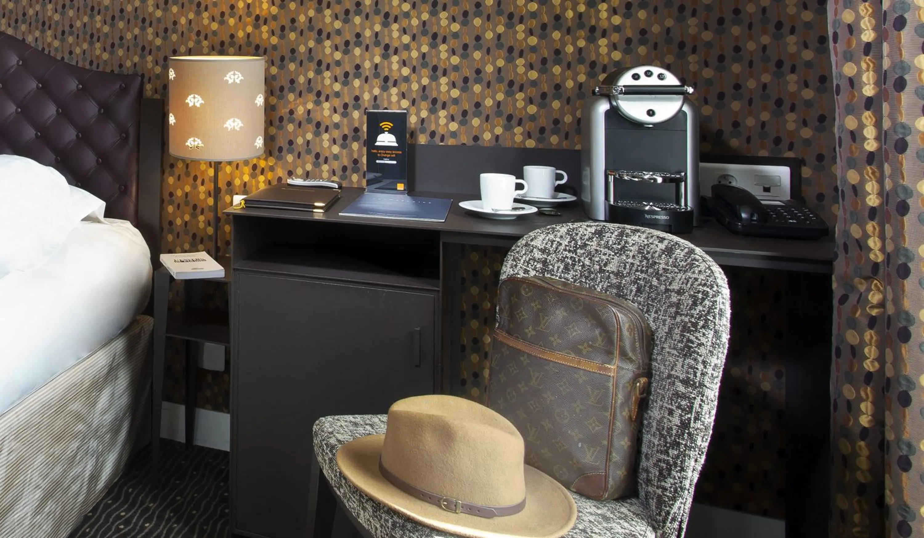 Photo of the whole room, Bed in Hôtel Du Prince Eugène