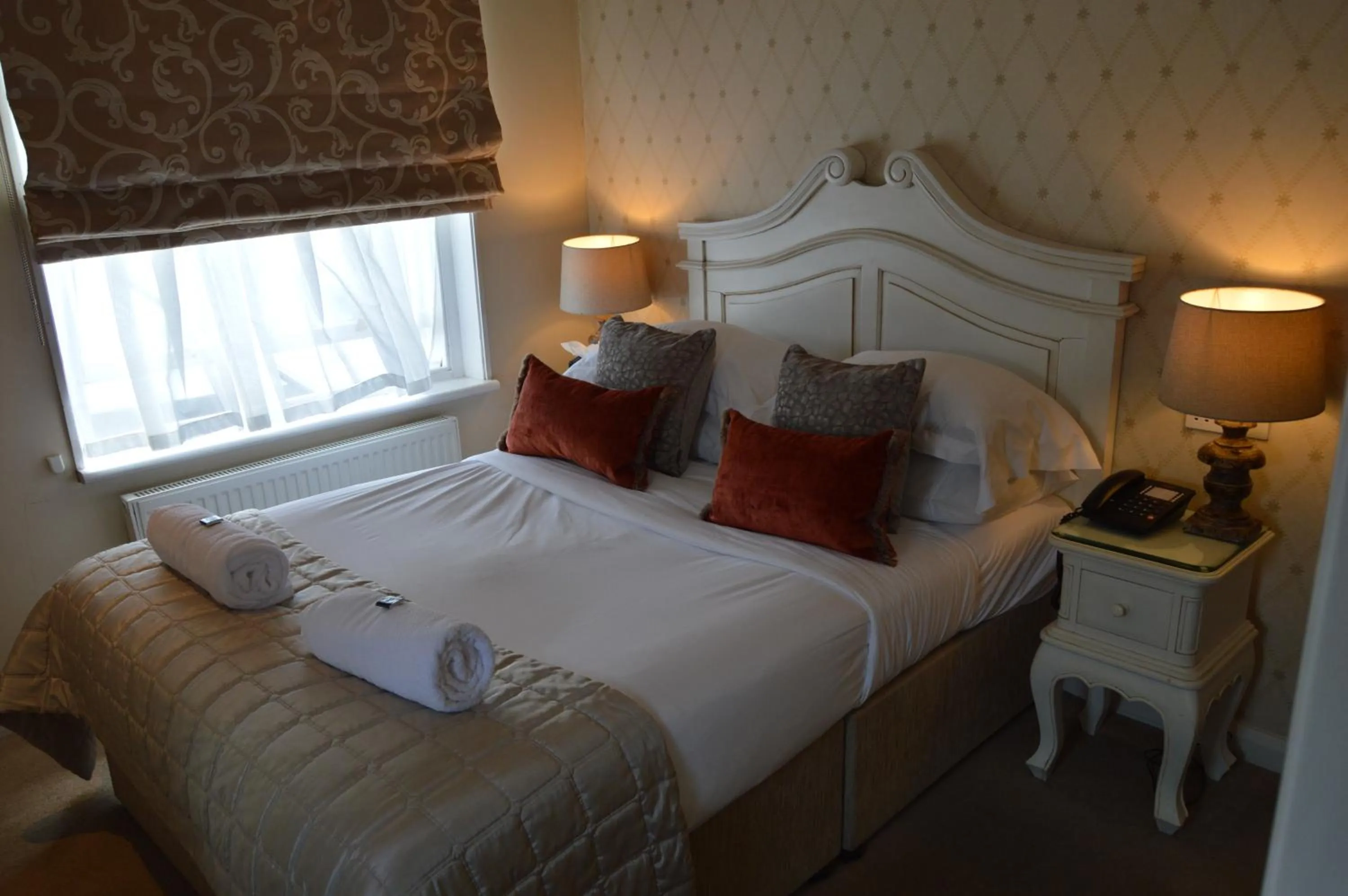 Bed in Le Bouchon Brasserie & Hotel