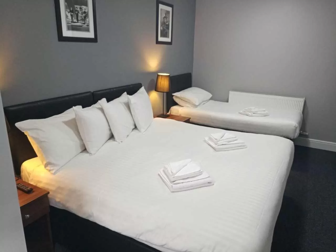 Photo of the whole room, Bed in The Liverpool Inn Hotel