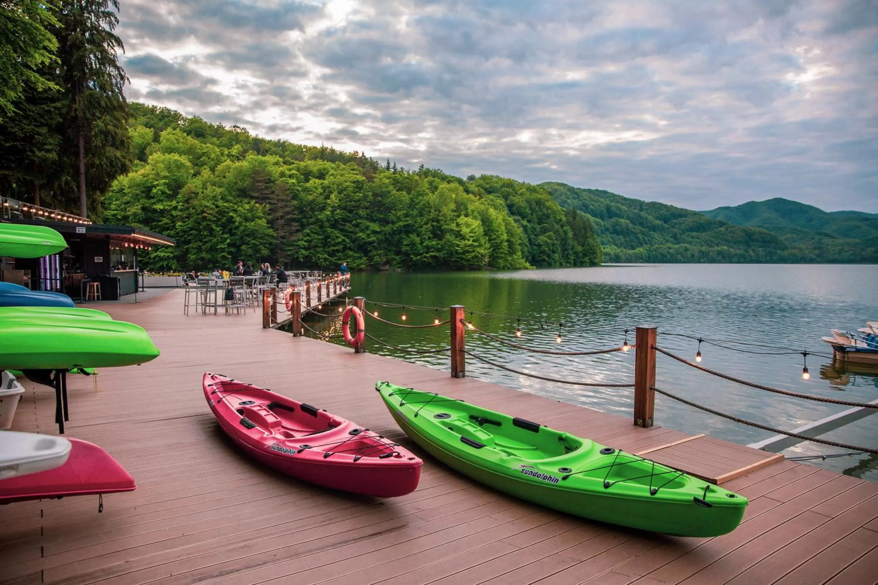 Canoeing in Adventure Lake Resort - Simared