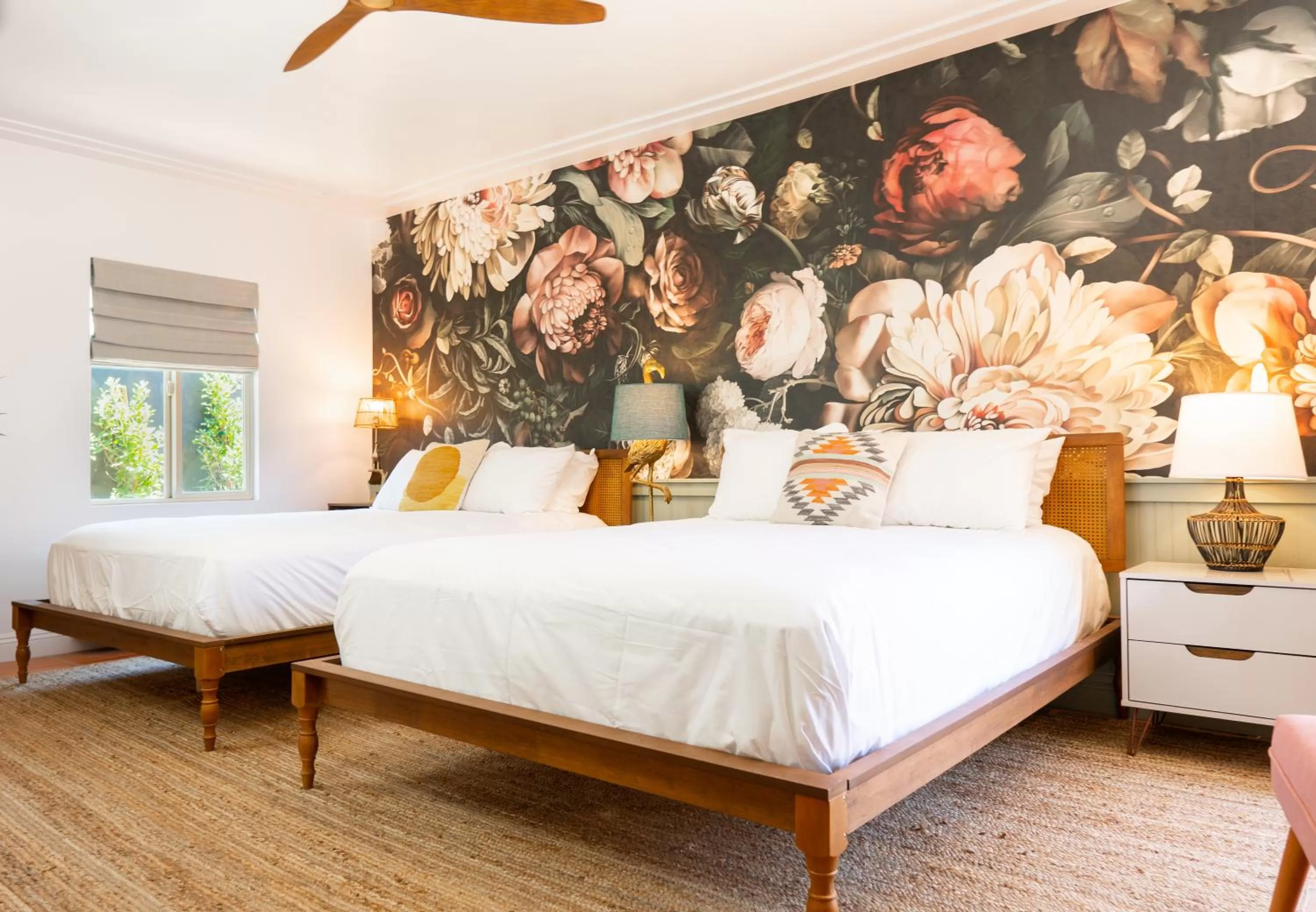 Bed in Fleur Noire Hotel - 21 and Over