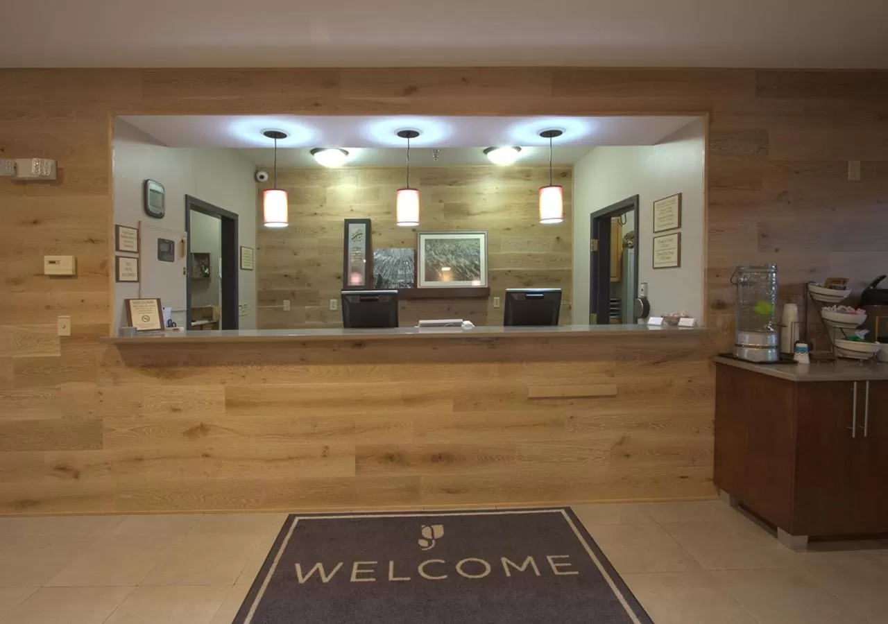 Lobby or reception in Country Inn & Suites by Radisson, Moline Airport