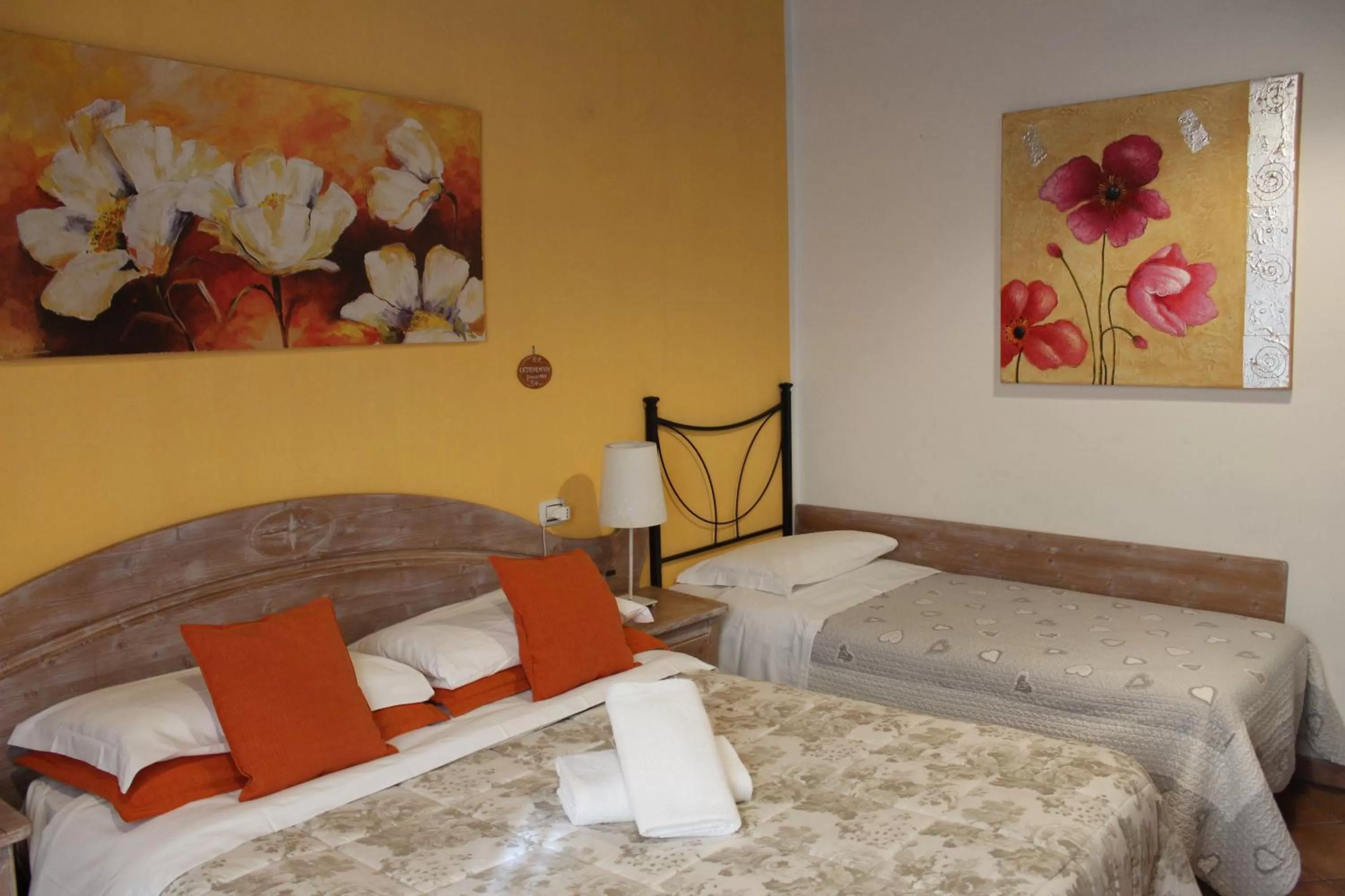 Photo of the whole room, Bed in Cicerone Guest House