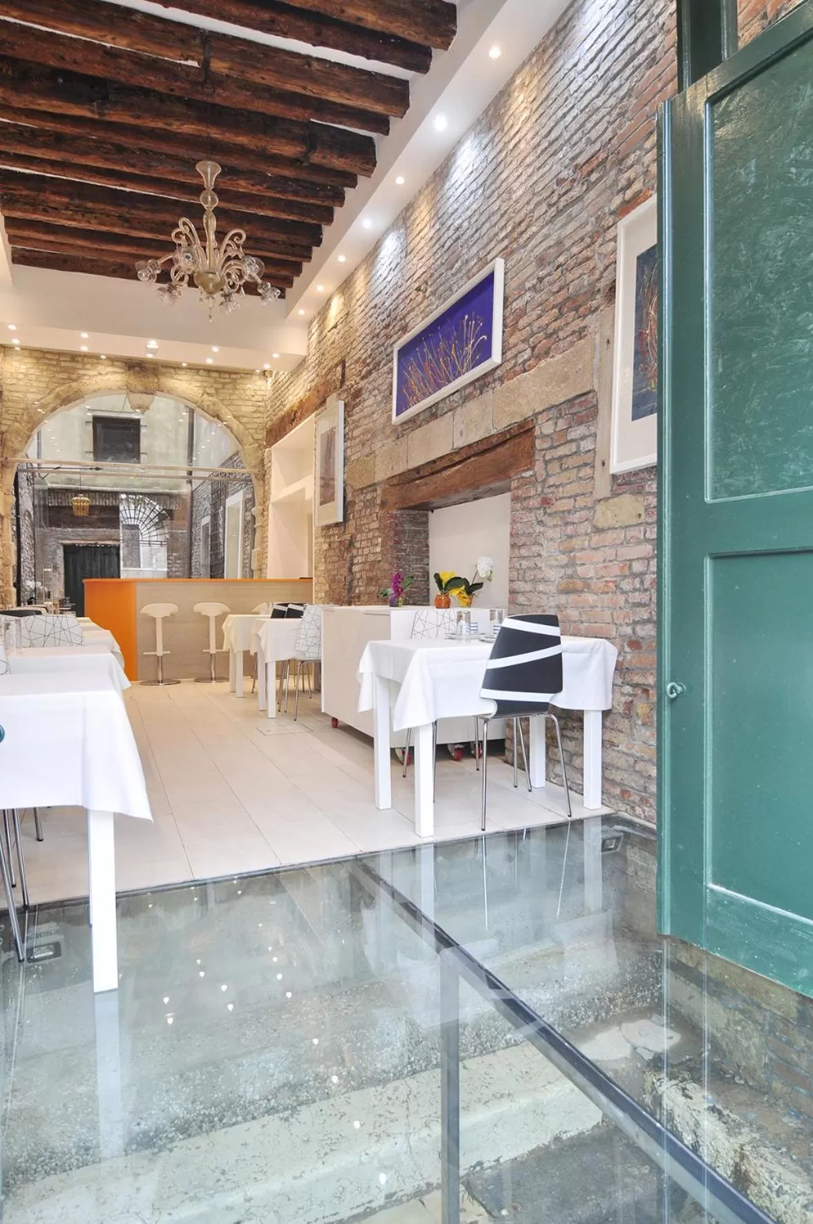 Restaurant/places to eat in Al Mascaron Ridente