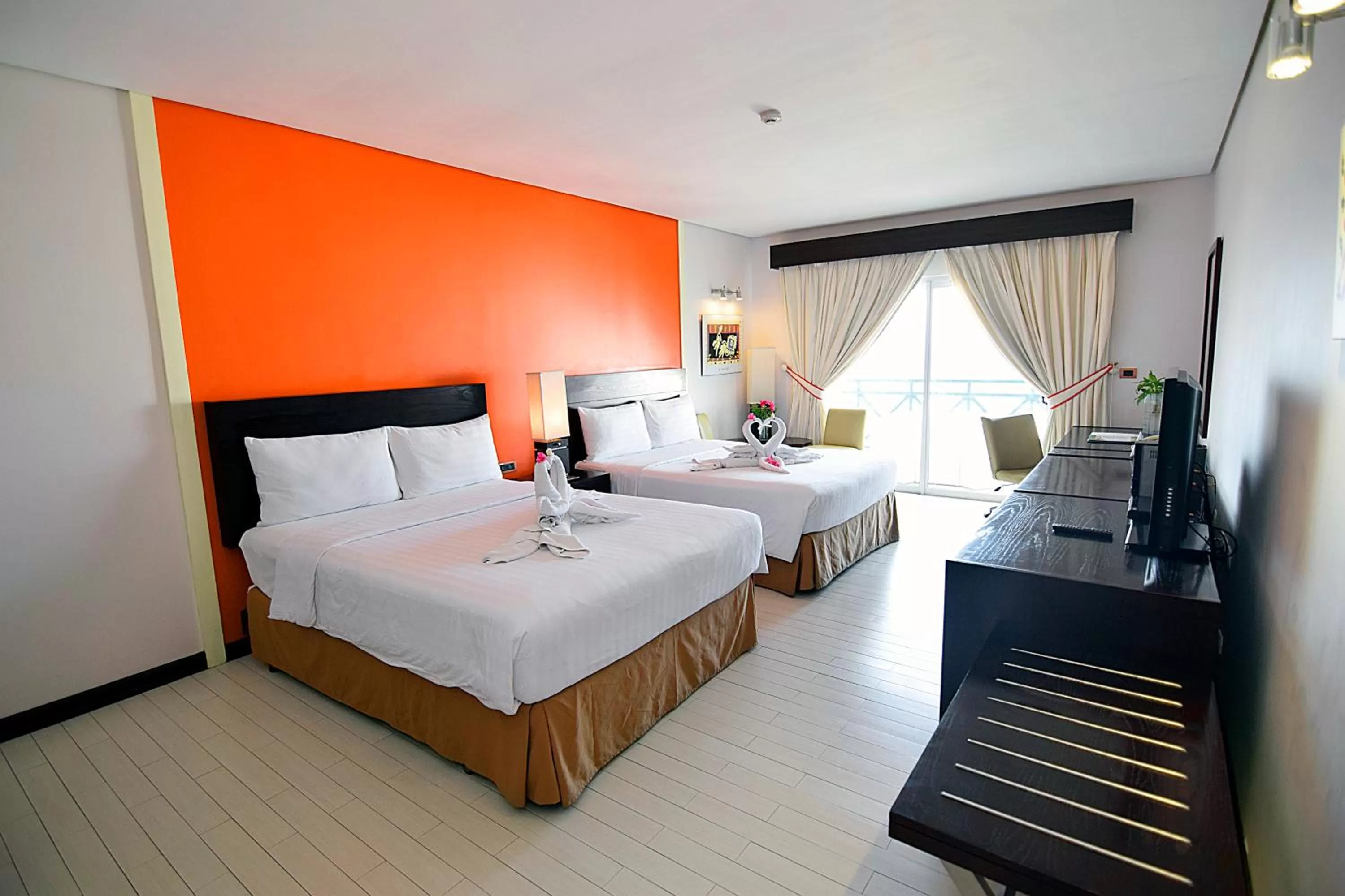 Photo of the whole room, Bed in Thunderbird Resorts - Poro Point