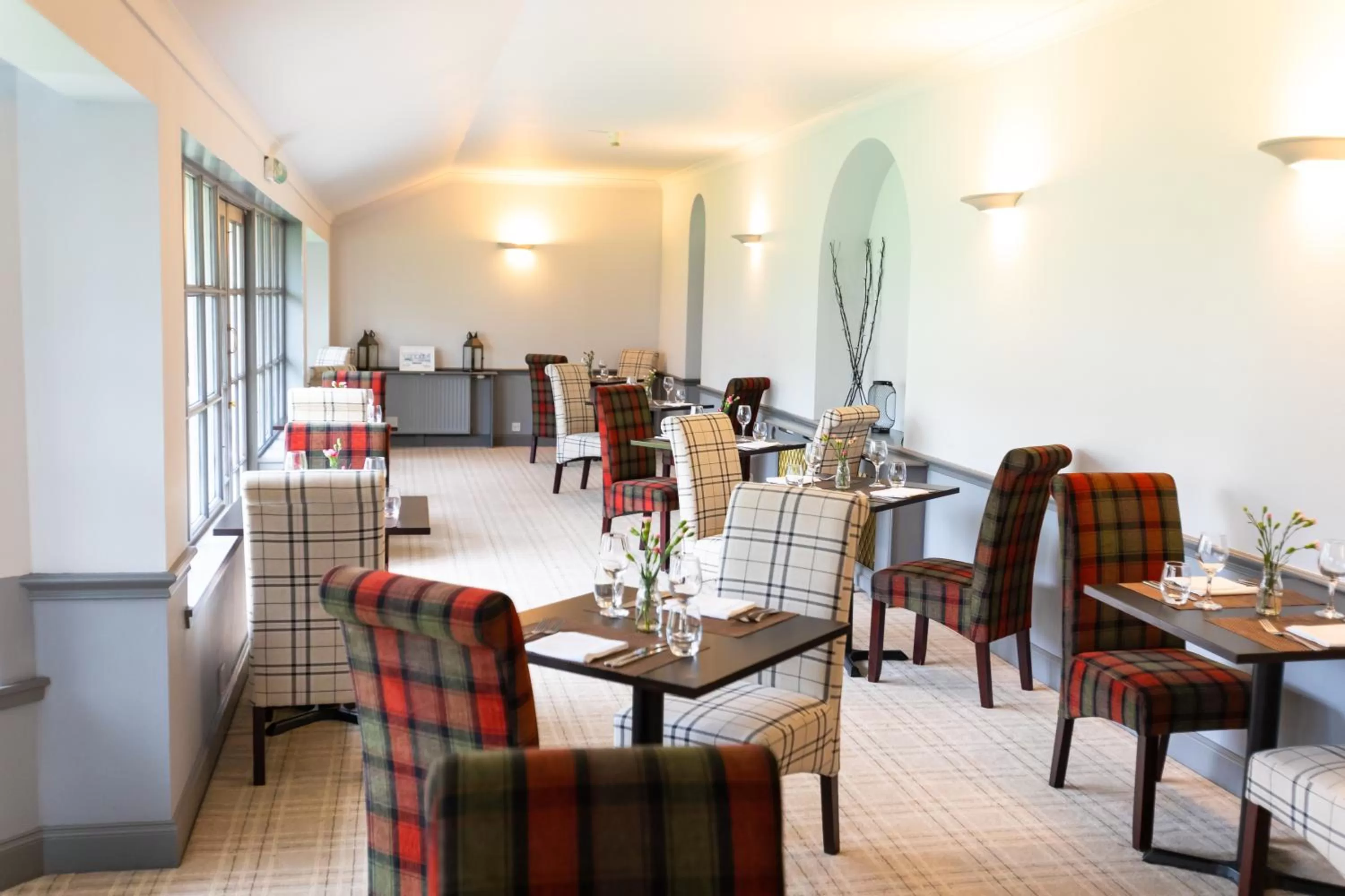 Restaurant/places to eat in Green Hotel