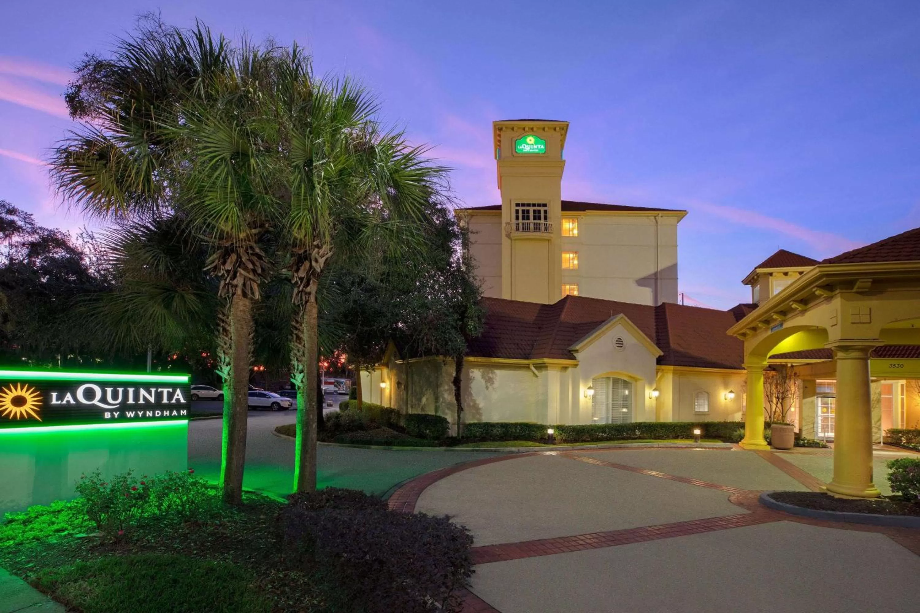 Property building in La Quinta Inn and Suites by Wyndham, Ocala