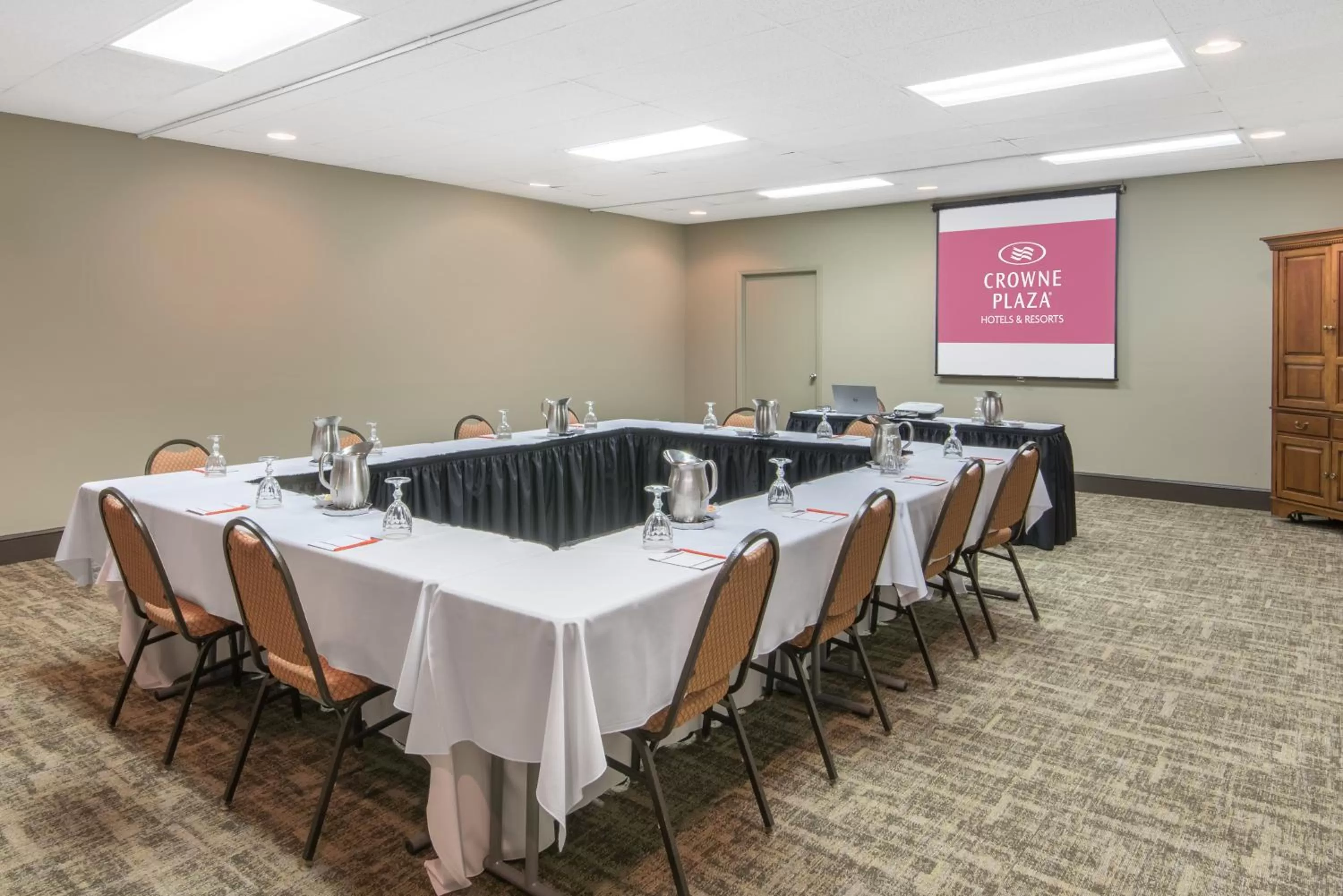 Meeting/conference room in Crowne Plaza Hotel Hickory by IHG