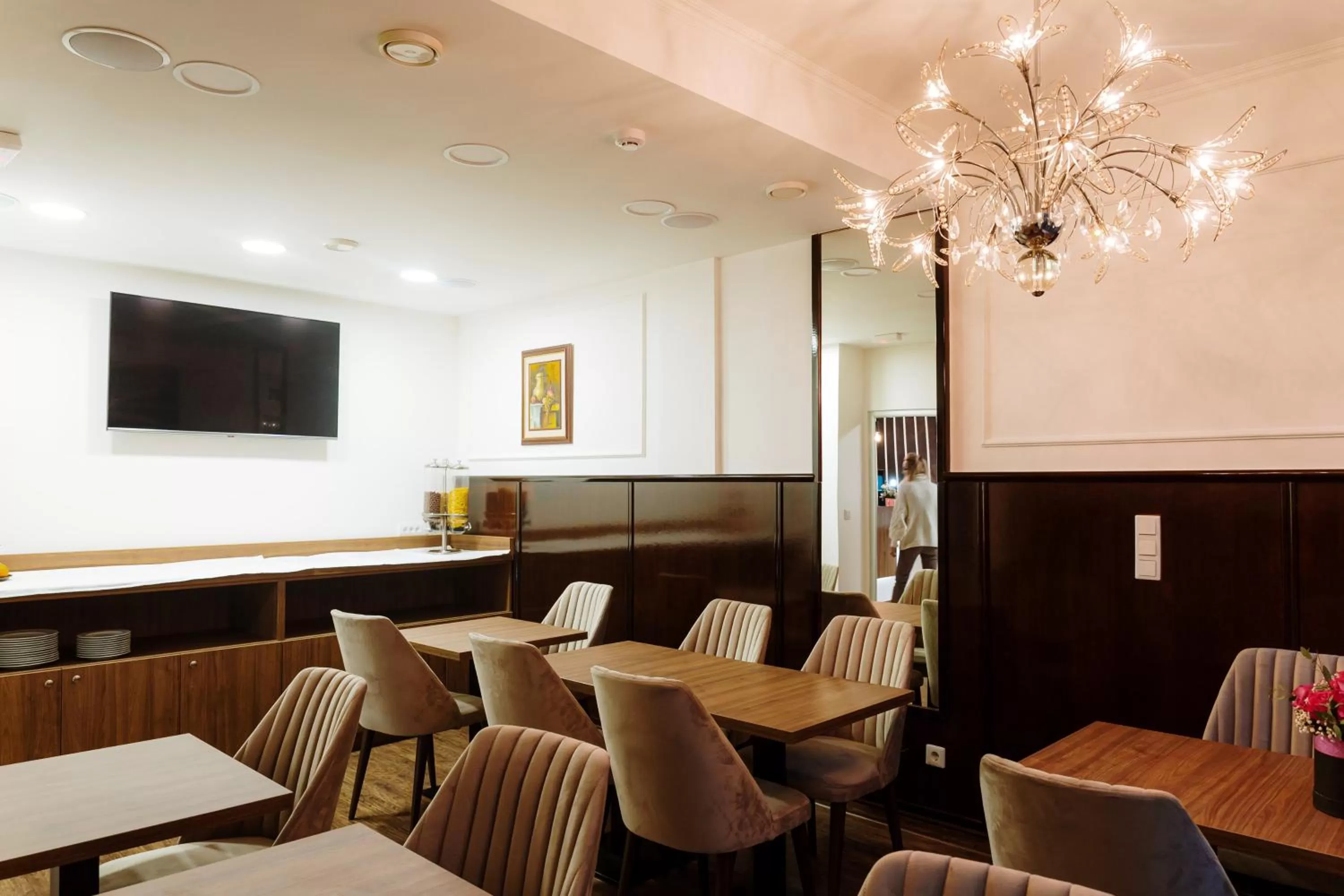 Restaurant/places to eat in Boutique Hotel Nea