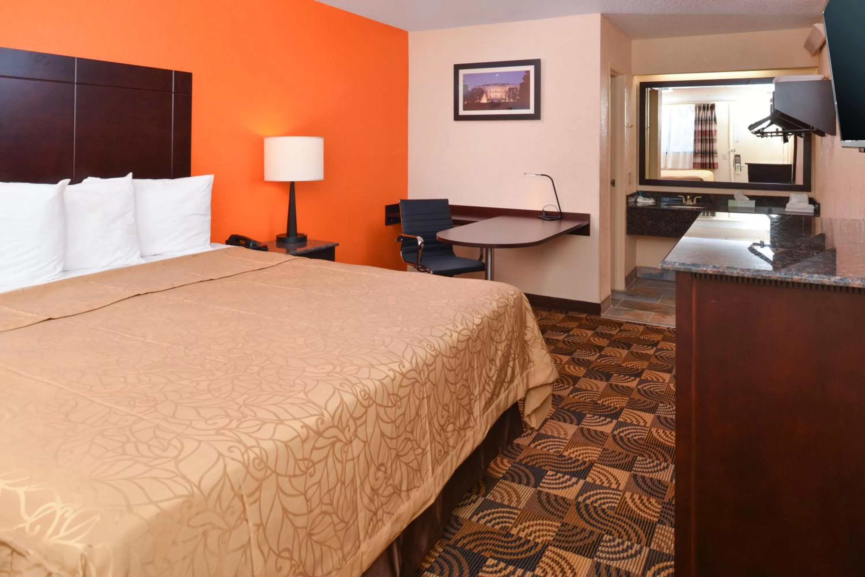 Bed in Americas Best Value Inn-Pittsburgh Airport