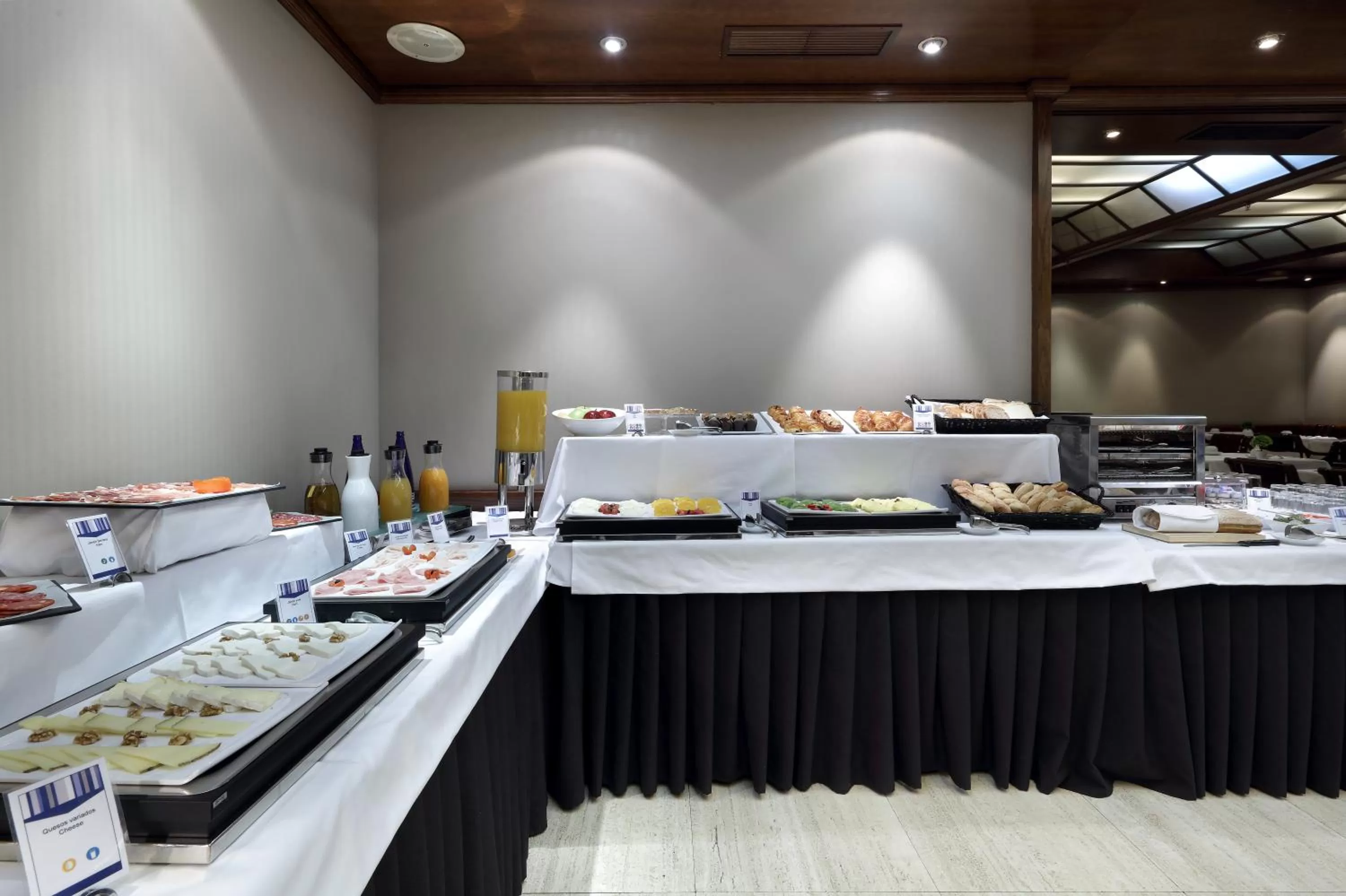 Buffet breakfast in Crisol Puerta de Burgos