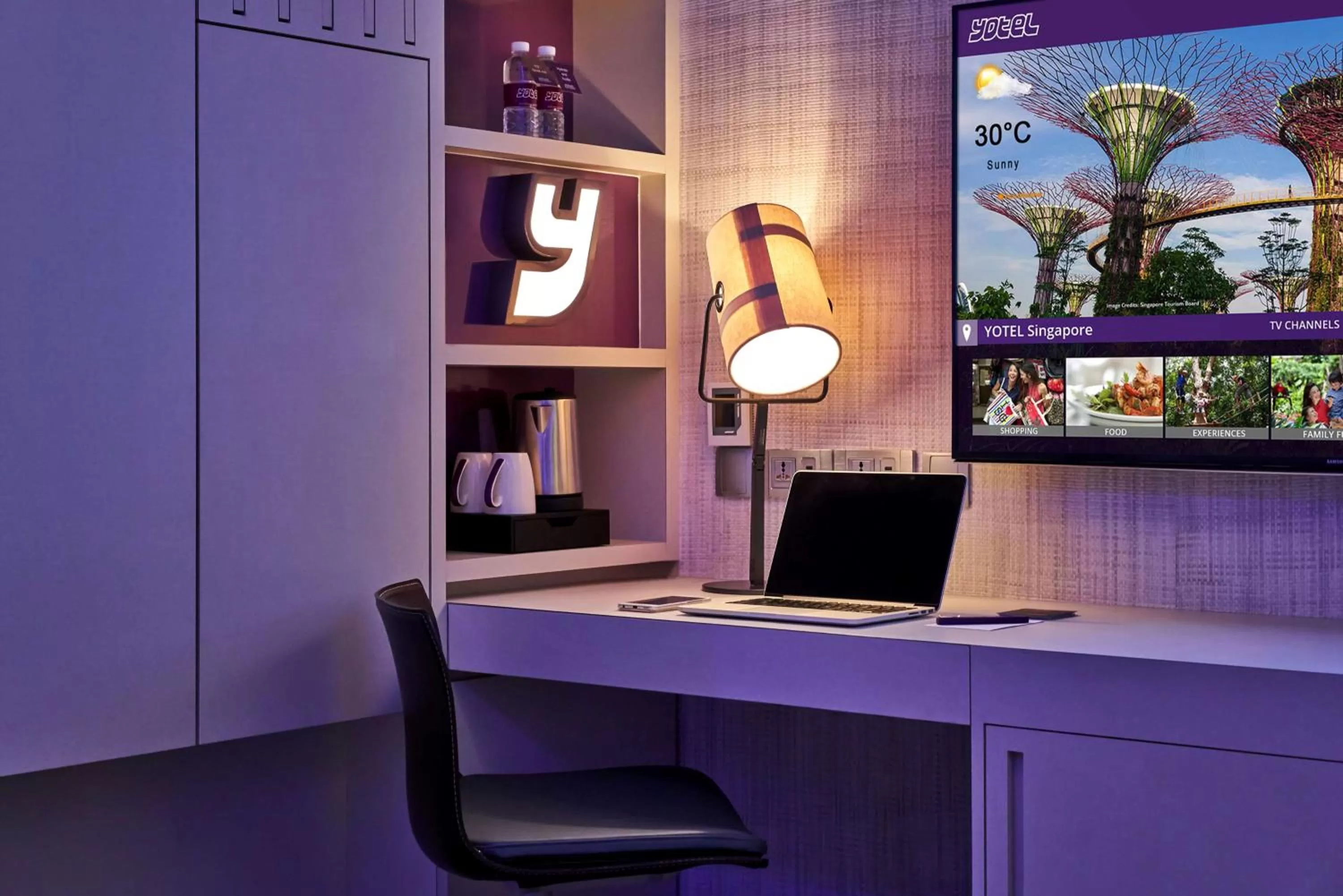 TV and multimedia in YOTEL Singapore Orchard Road
