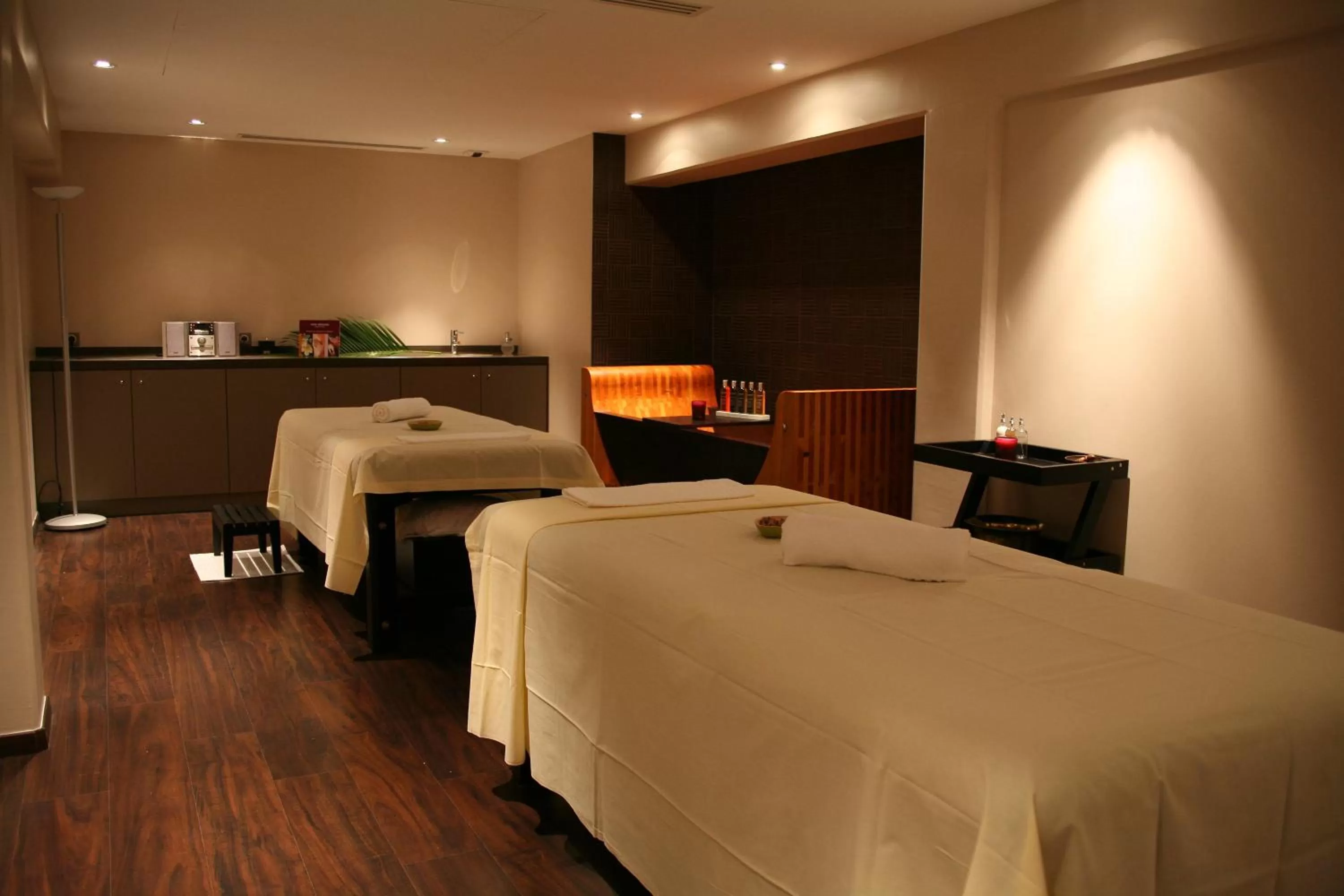 Massage, Bed in La Côte Saint Jacques