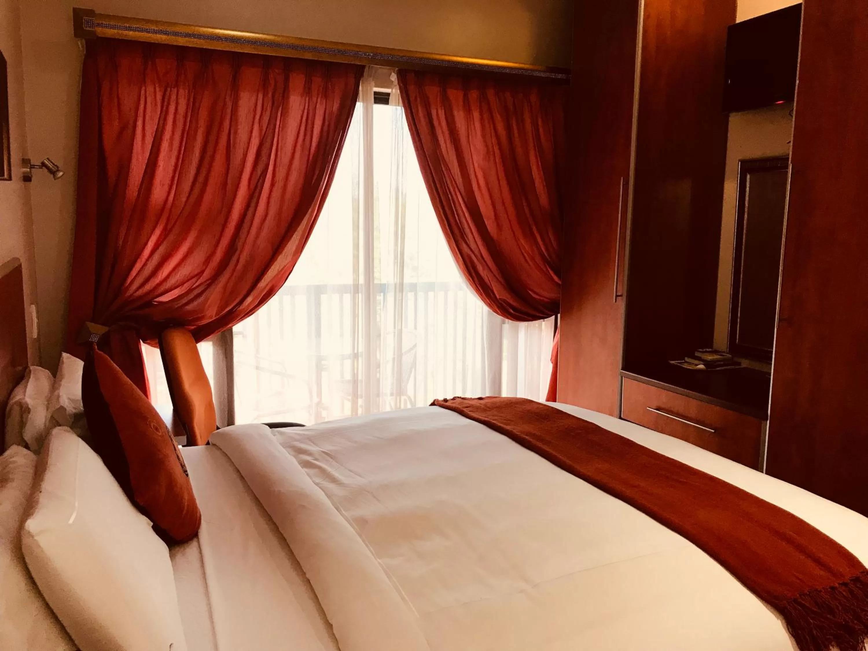 Bed in Jay and Bee Guesthouse