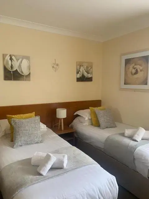 Standard Twin Room in The Dickens Bar & Inn Standard Twin Room in The Dickens Bar & Inn