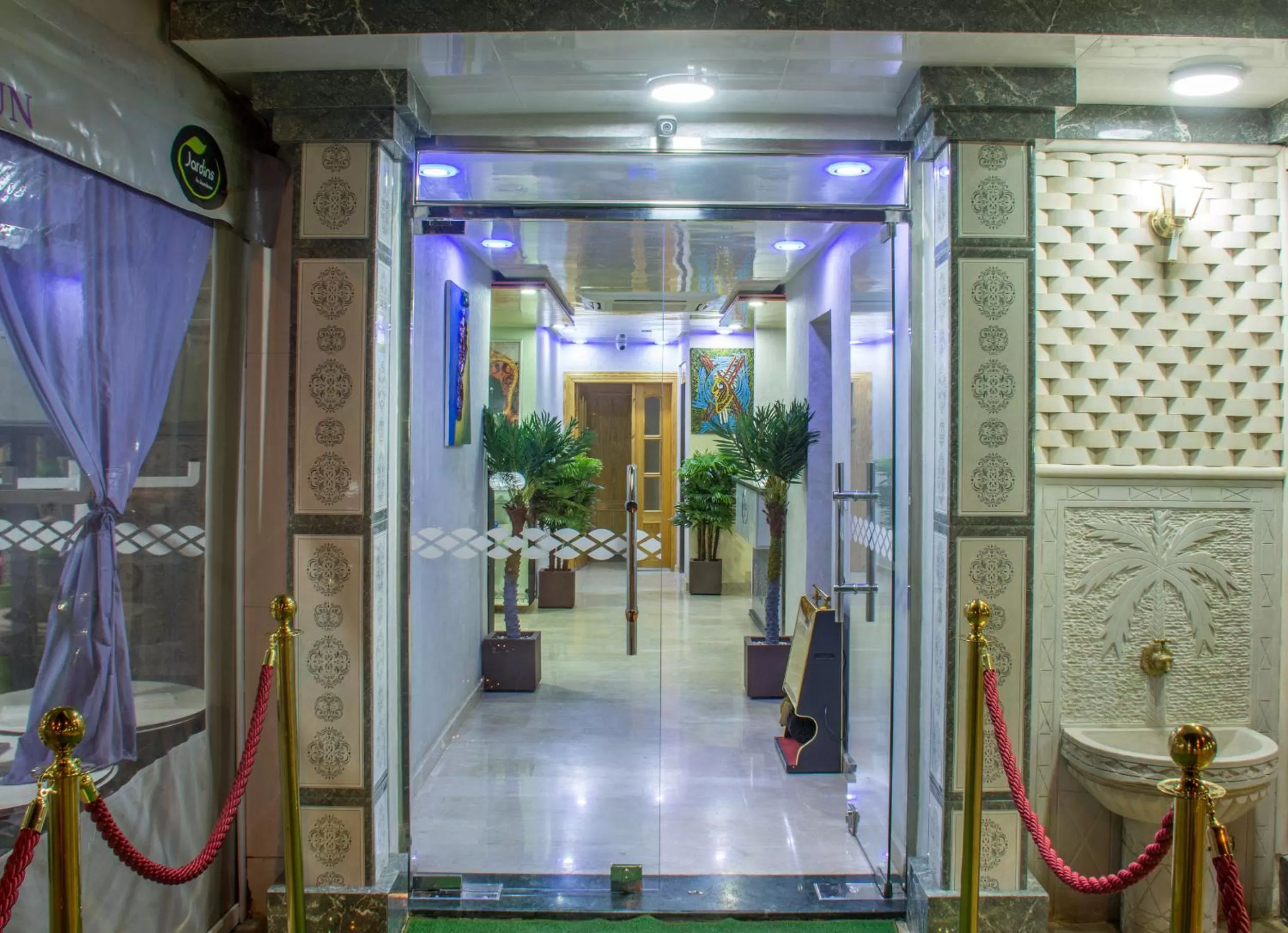 Hôtel Hadaik Ain Asserdoune