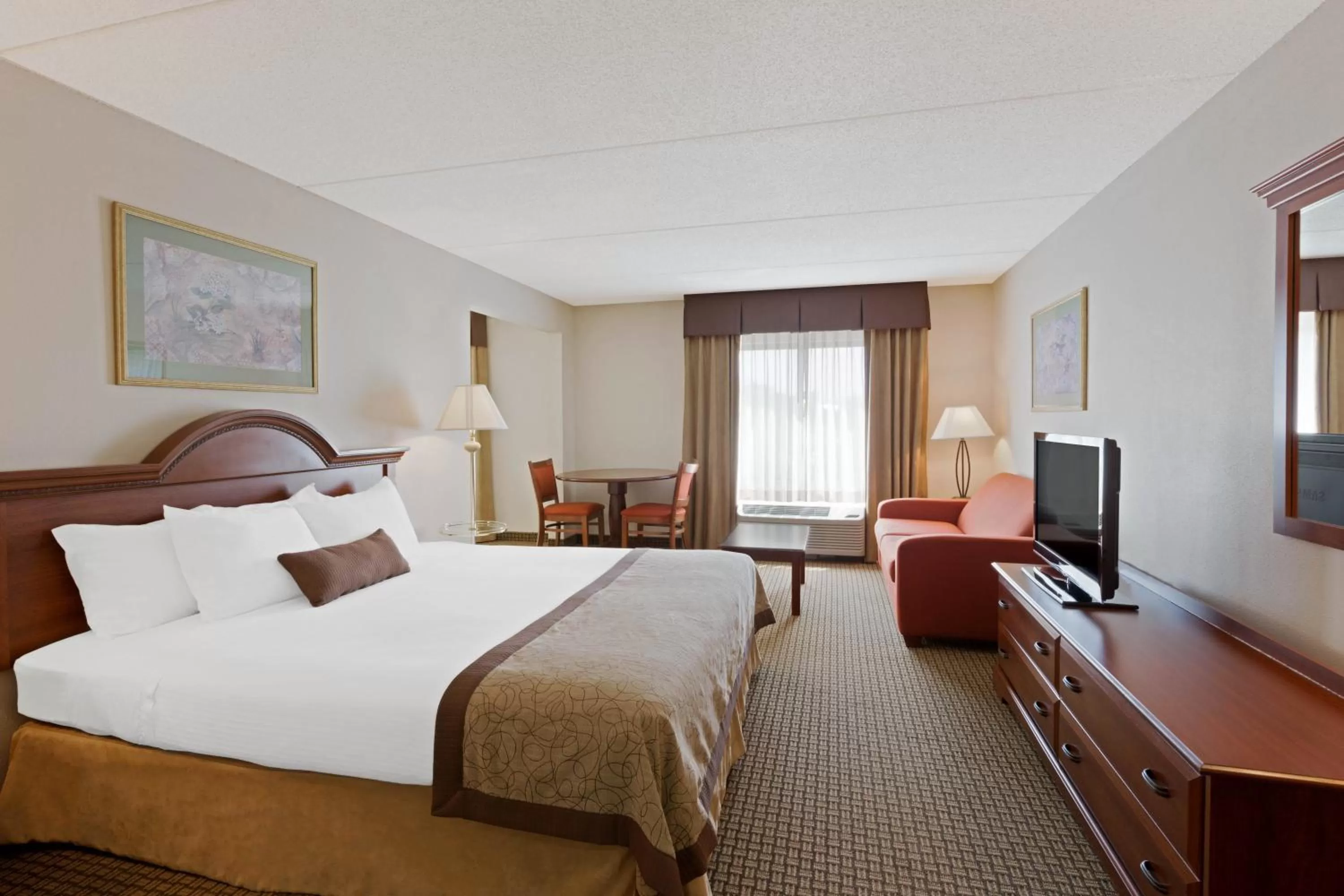 Photo of the whole room, Bed in Wingate by Wyndham Charlotte Airport