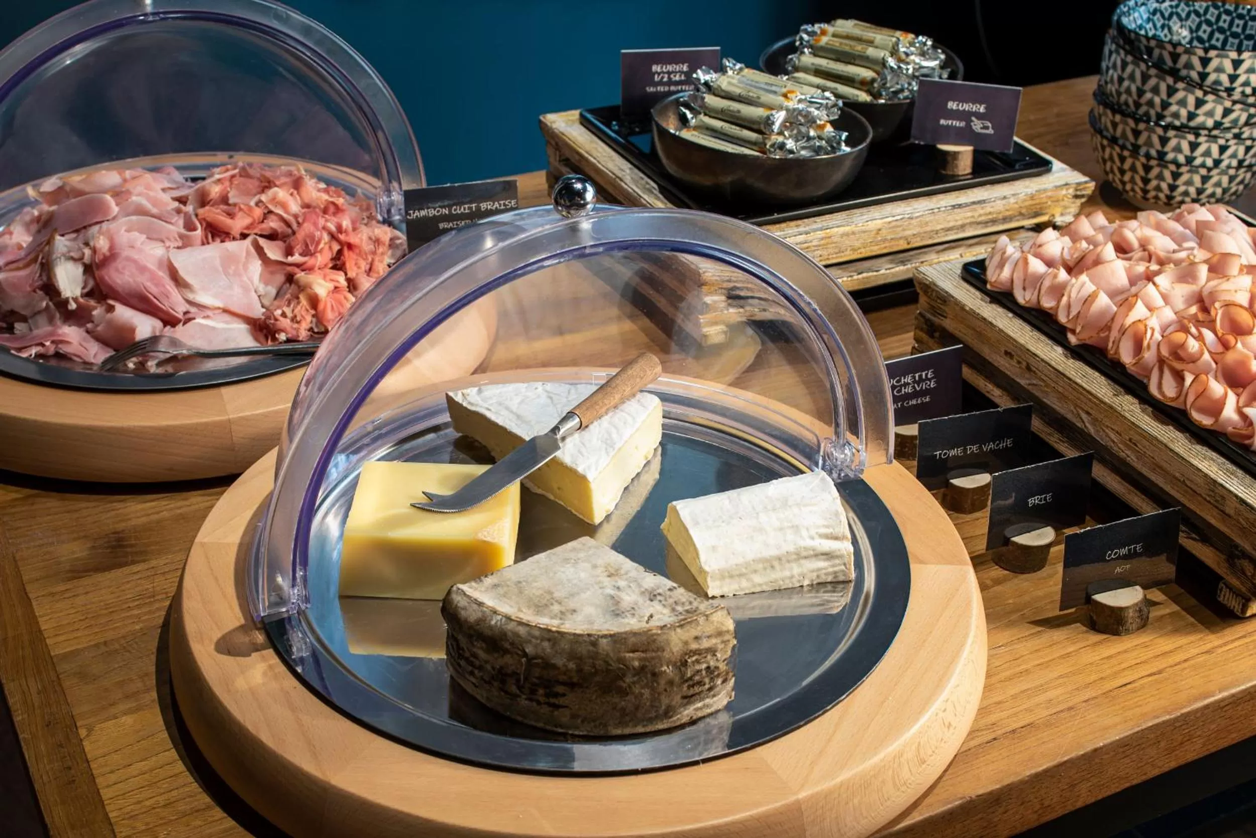 Buffet breakfast in Hotel Kaijoo by HappyCulture