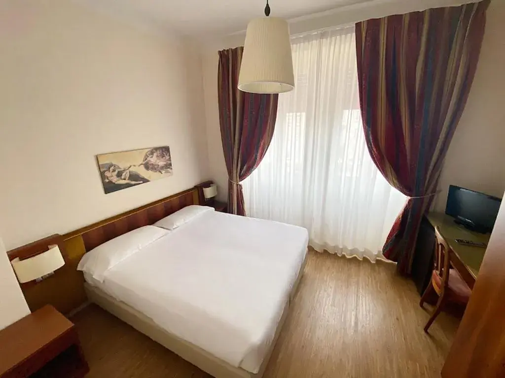 Classic Double or Twin Room in Grand Hotel Regina Salsomaggiore Classic Double or Twin Room in Grand Hotel Regina Salsomaggiore