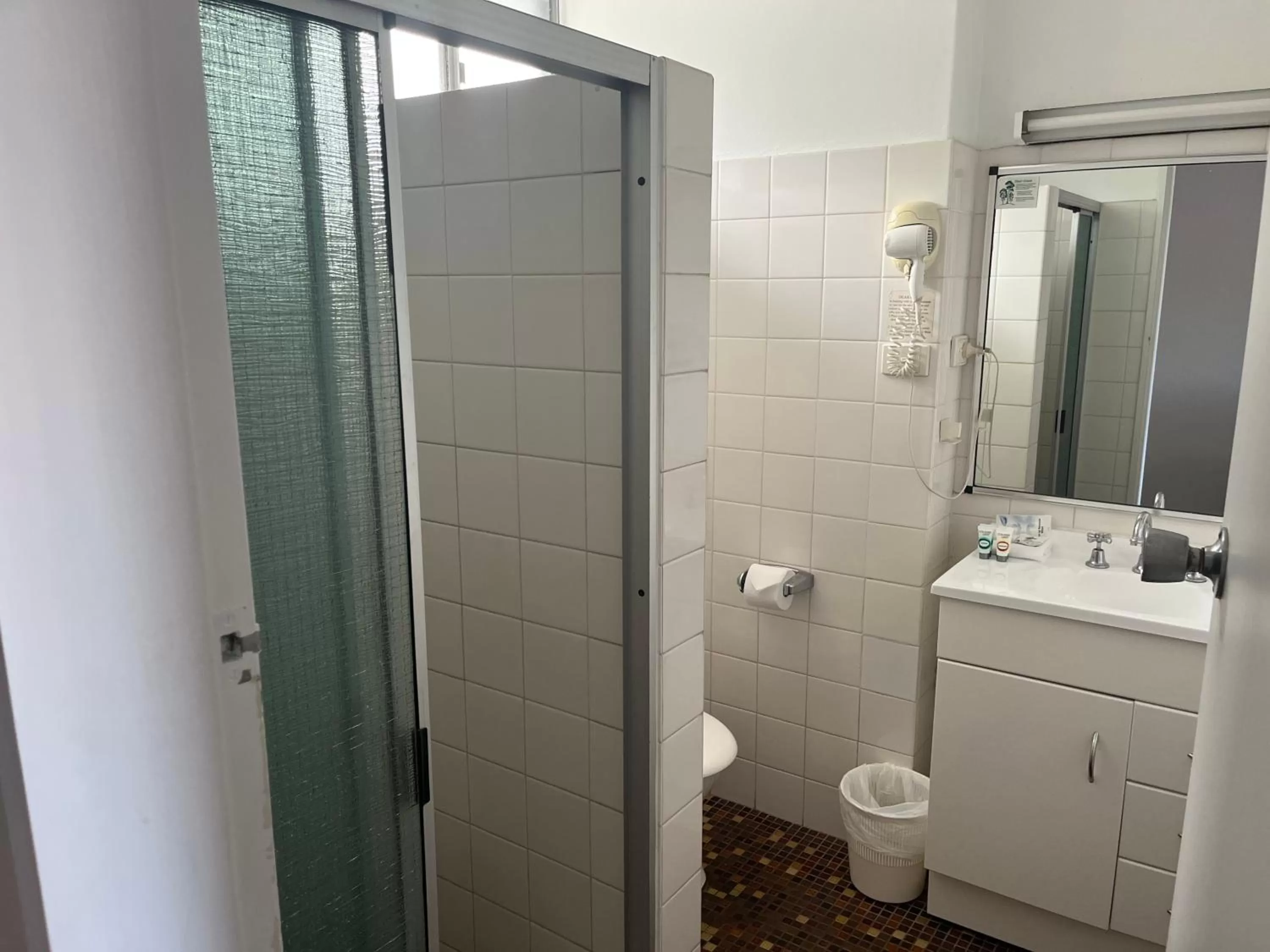 Family Bungalow in Chelsea Motor Inn