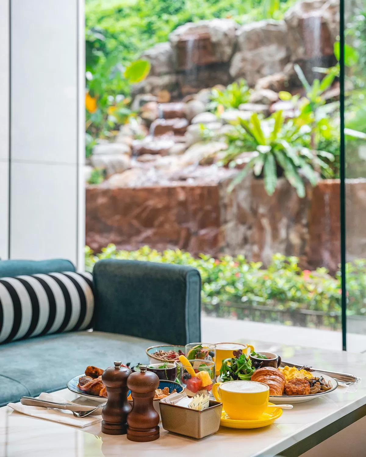 Lounge or bar in Furama RiverFront