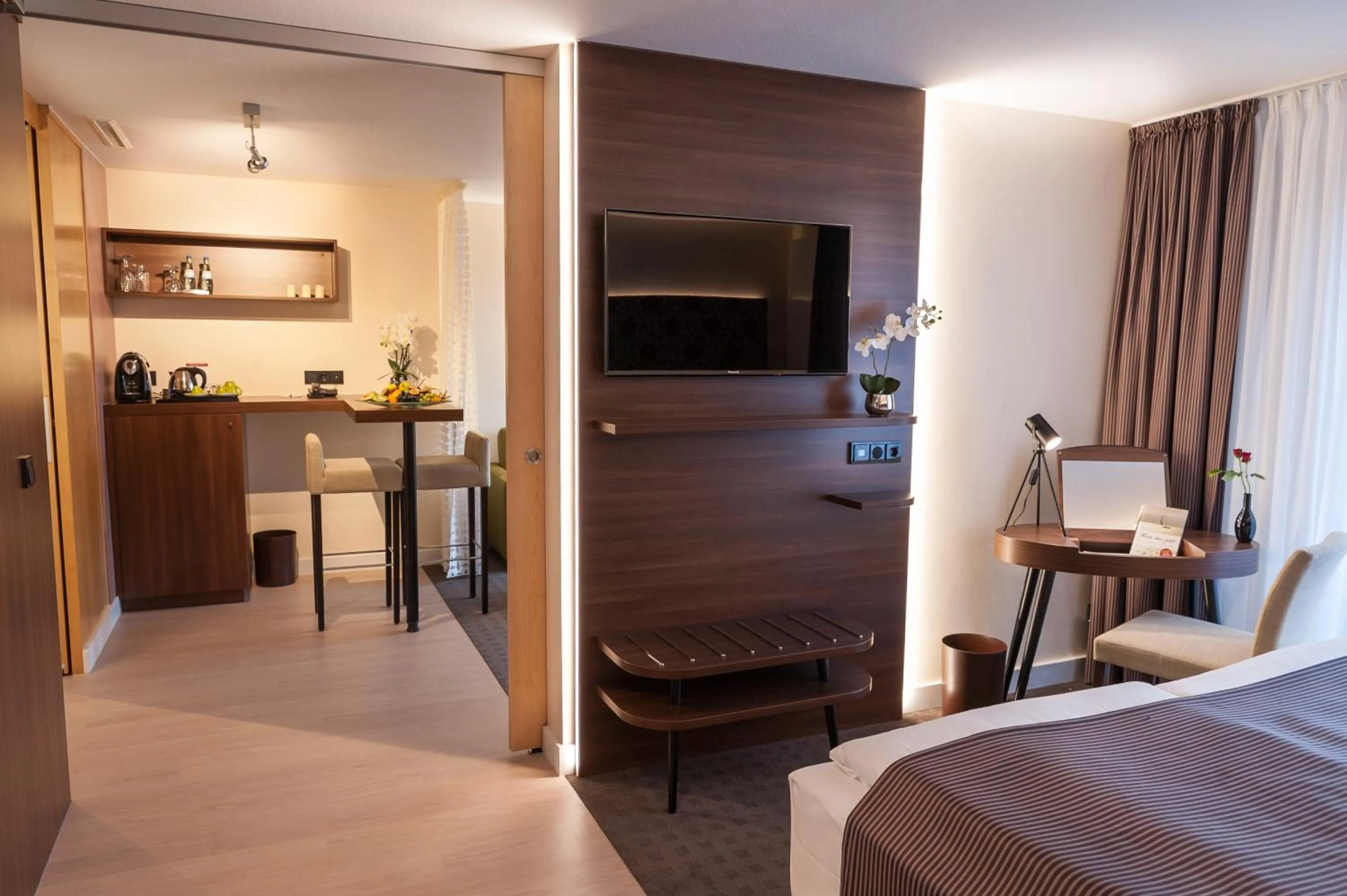 Seating area, Bed in Best Western Hotel Hohenzollern