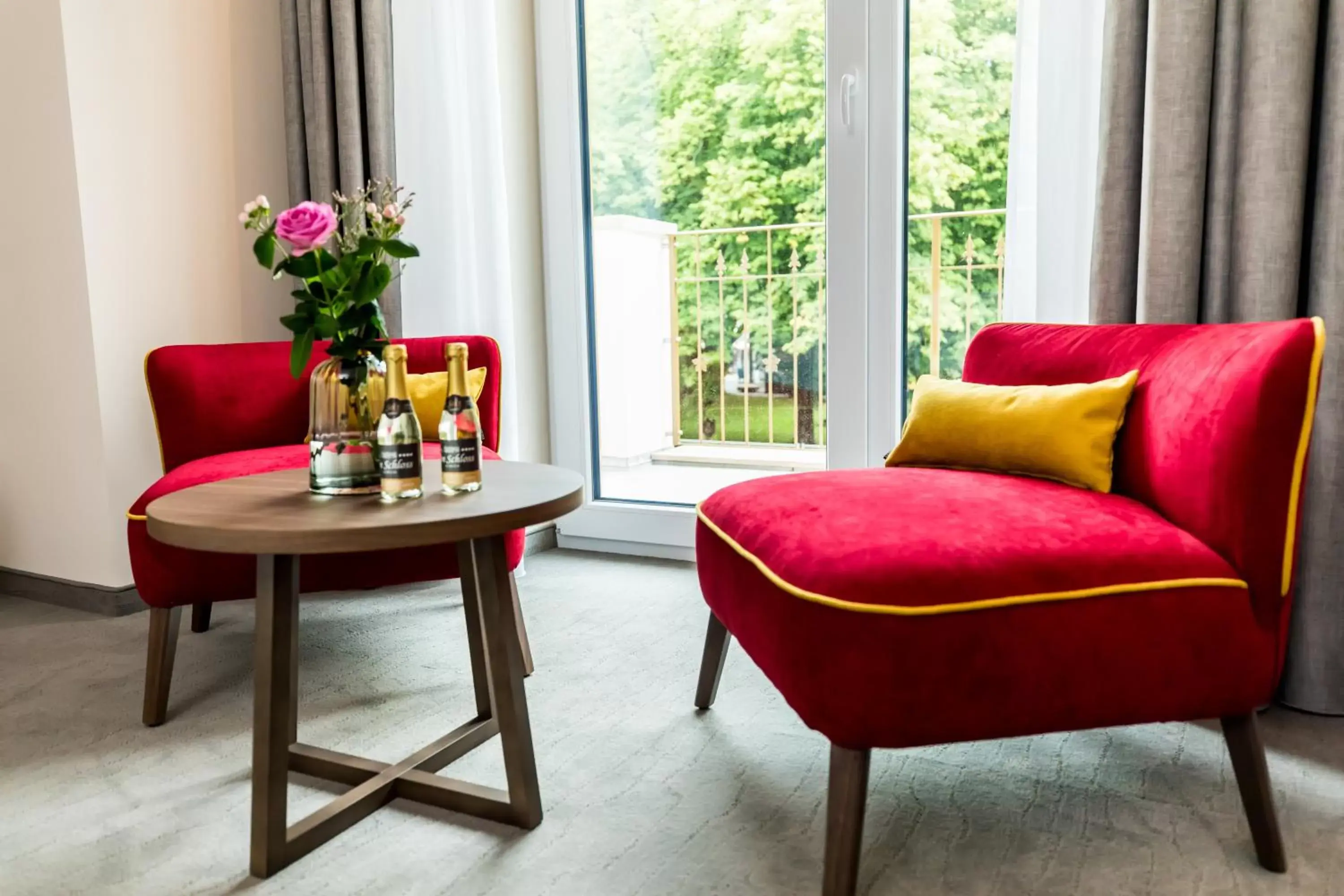 Deluxe Double Room with Balcony in Hotel Am Schloss Aurich - Schlossresidenz Deluxe Double Room with Balcony in Hotel Am Schloss Aurich - Schlossresidenz