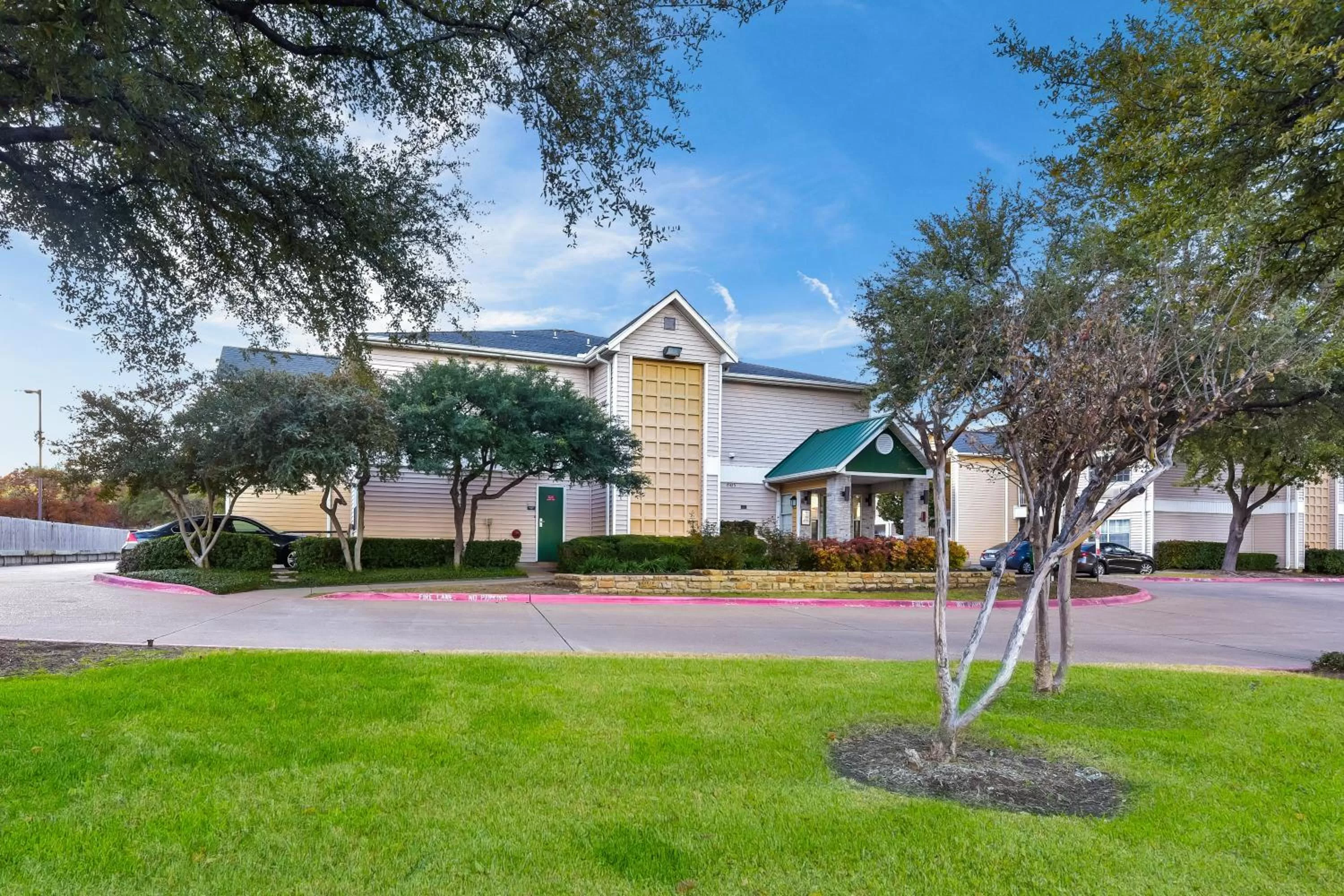 Property building in HomeTowne Studios by Red Roof Dallas - North Addison - Tollway