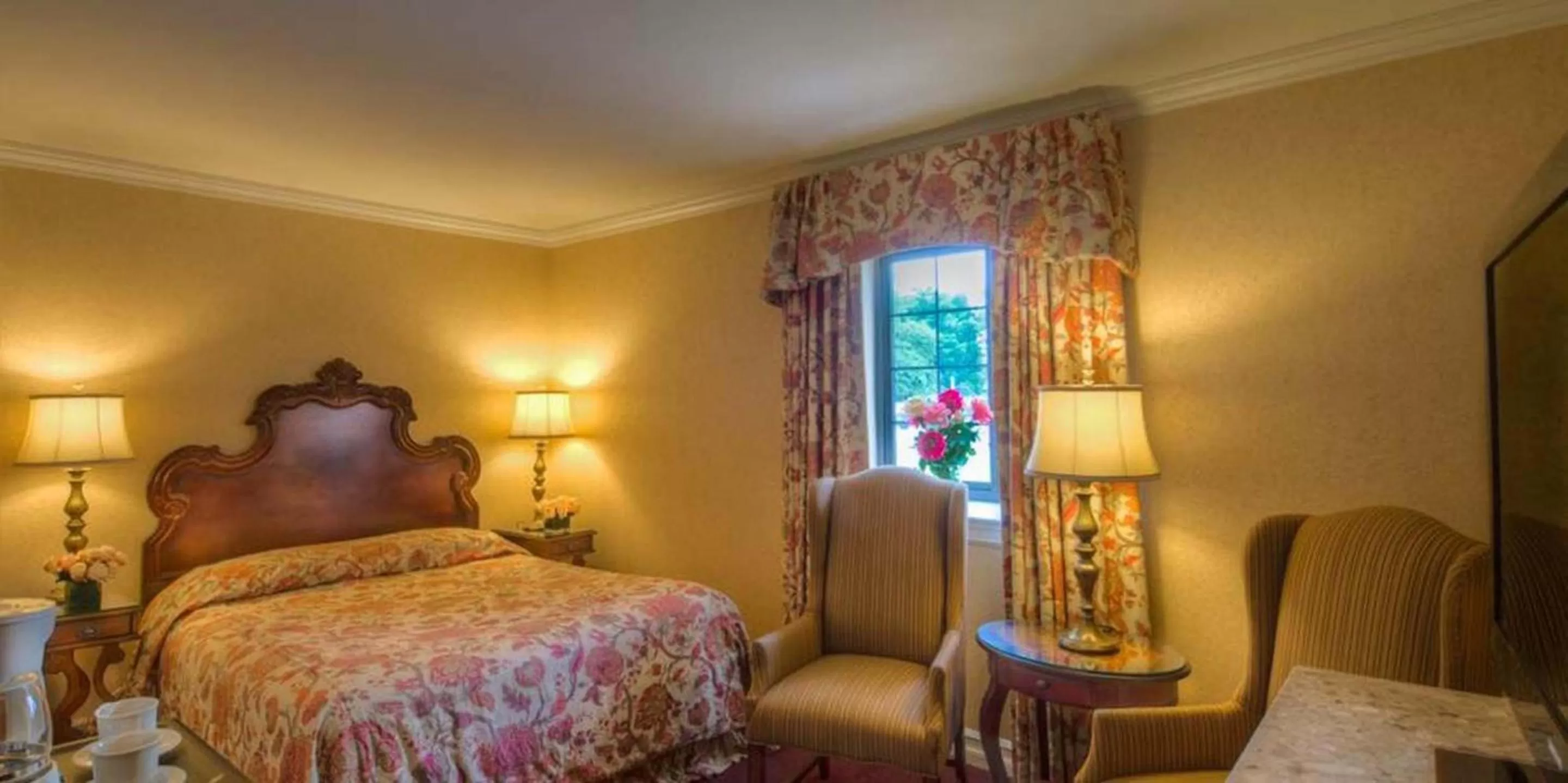 Bed in Red Coach Inn