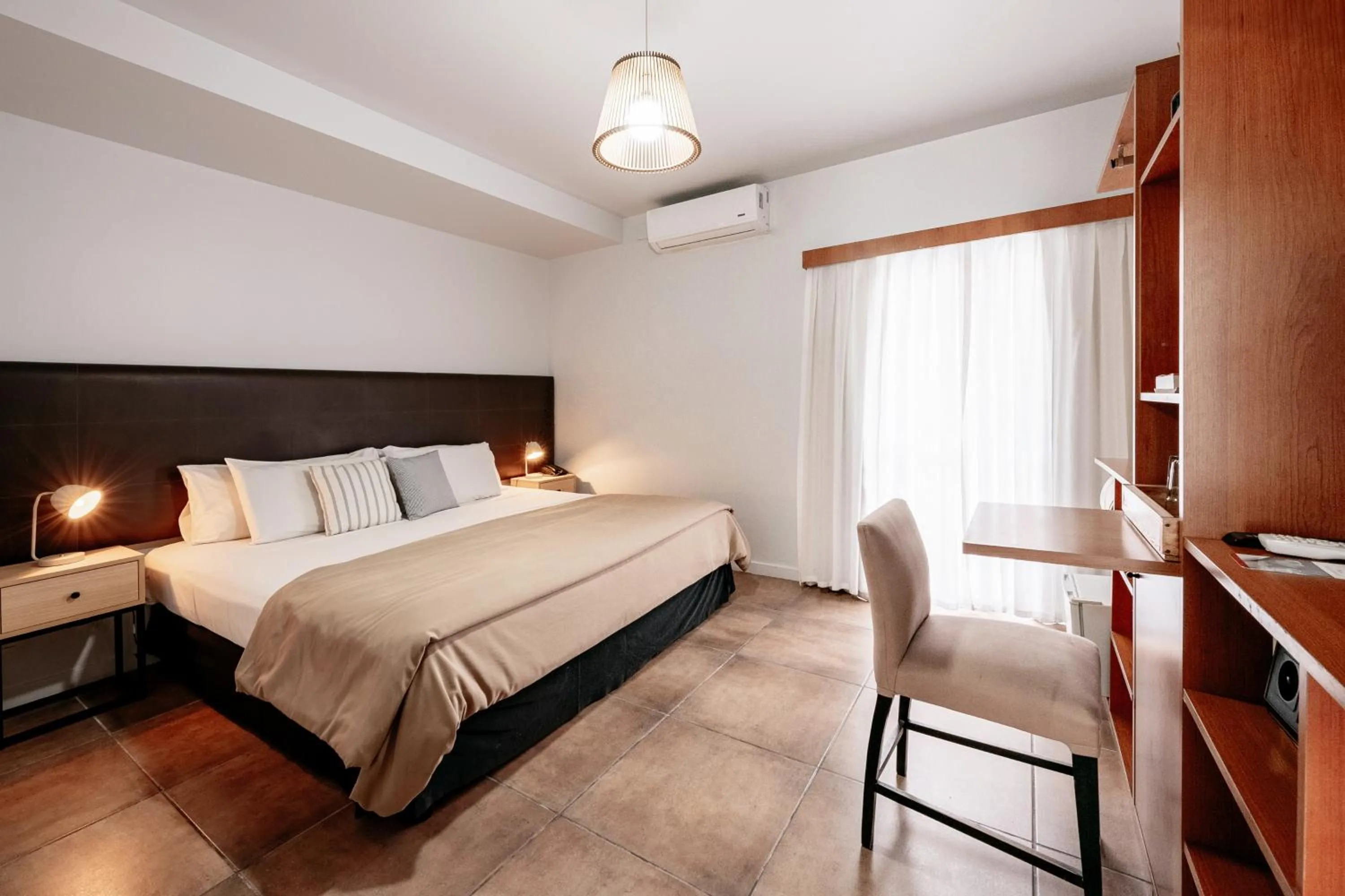 Photo of the whole room, Bed in 5411 Soho Hotel