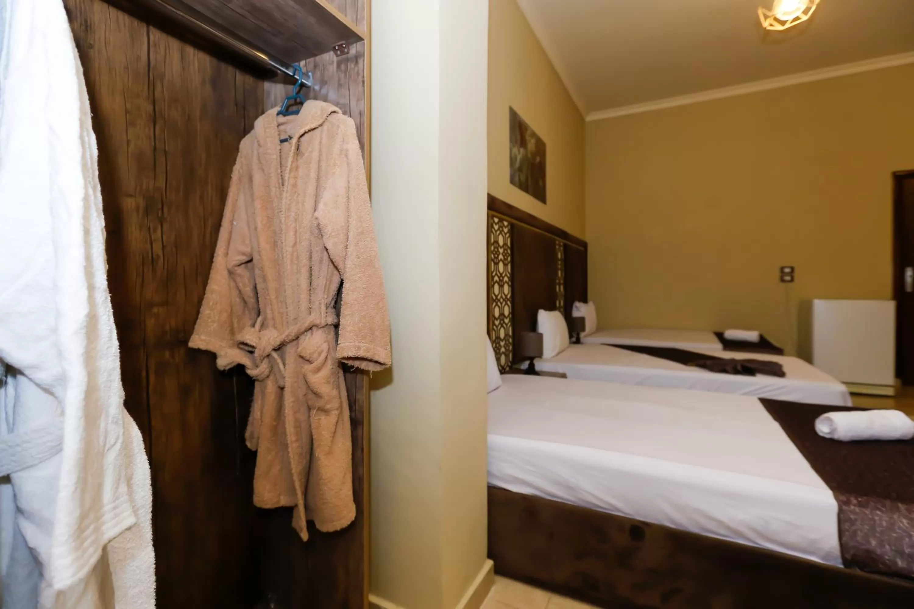 Photo of the whole room, Bed in King Cheops Inn - Pyramid View