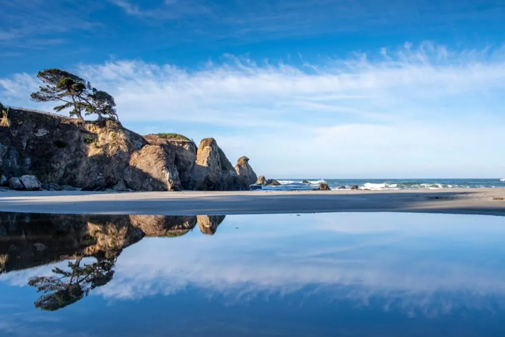 Beach in Emerald Dolphin Inn & Mini Golf