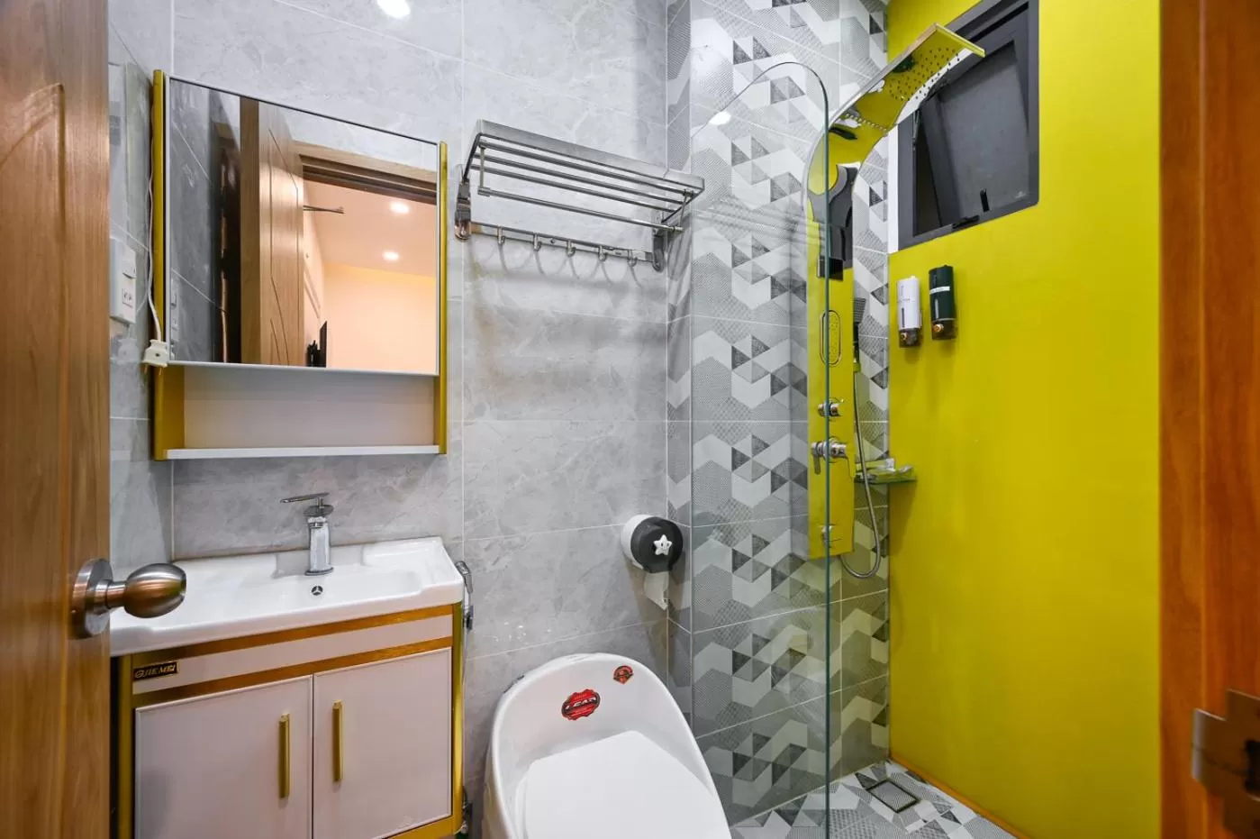 Shower in Lotus Airport Hotel Saigon