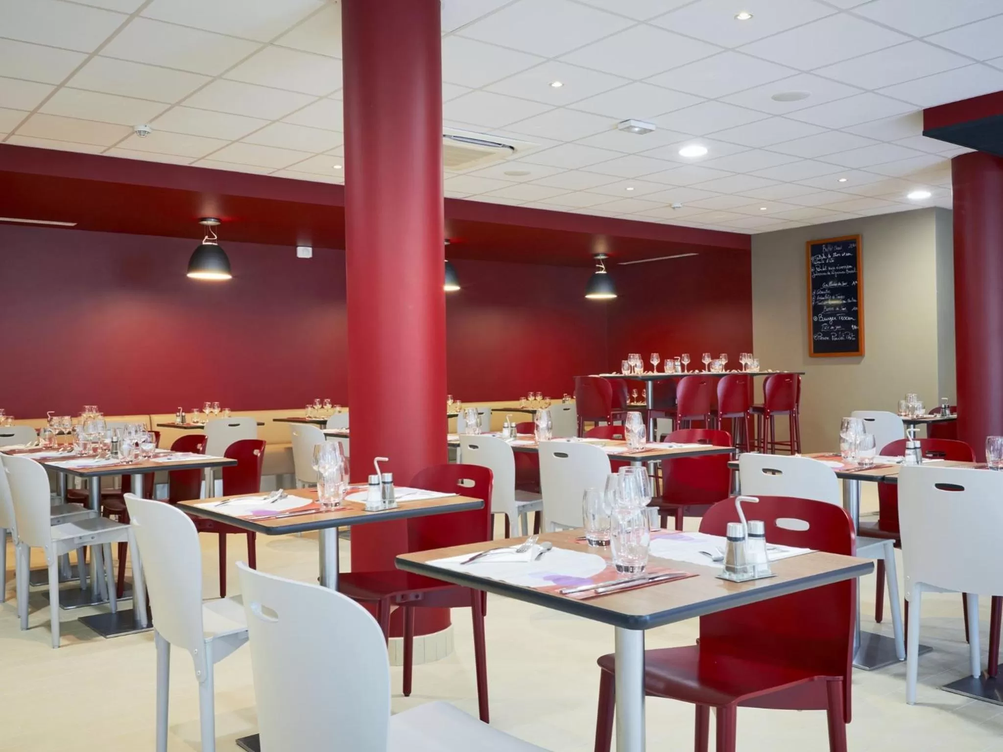Restaurant/places to eat in Campanile Bordeaux Ouest - Mérignac Aéroport