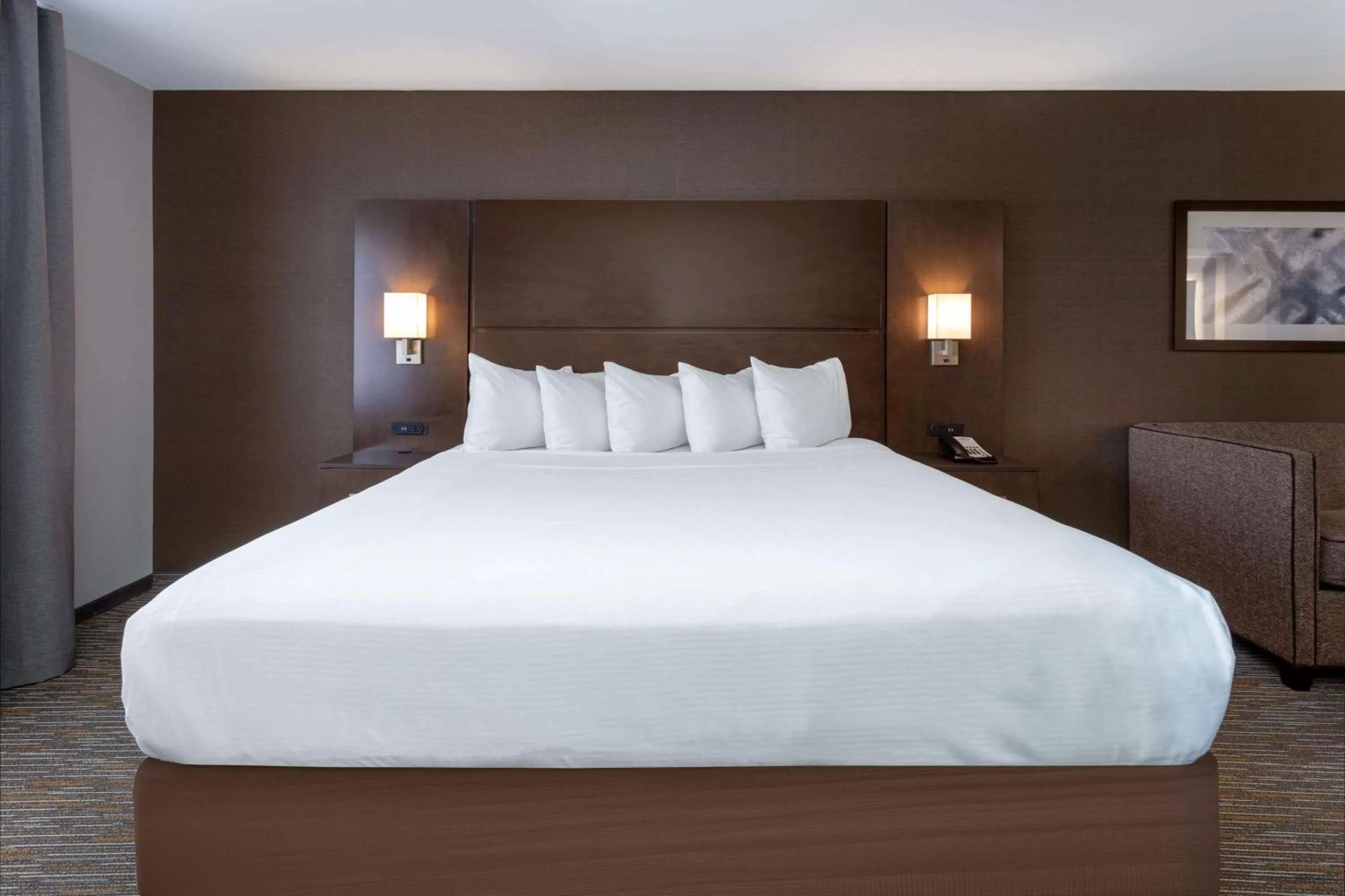 Photo of the whole room, Bed in Wingate by Wyndham Wisconsin Dells Waterpark