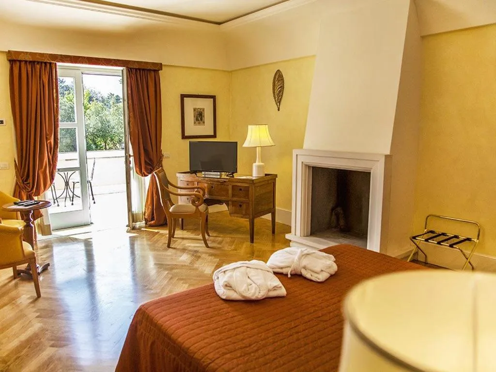 Junior Suite with Garden View in Relais Villa San Martino