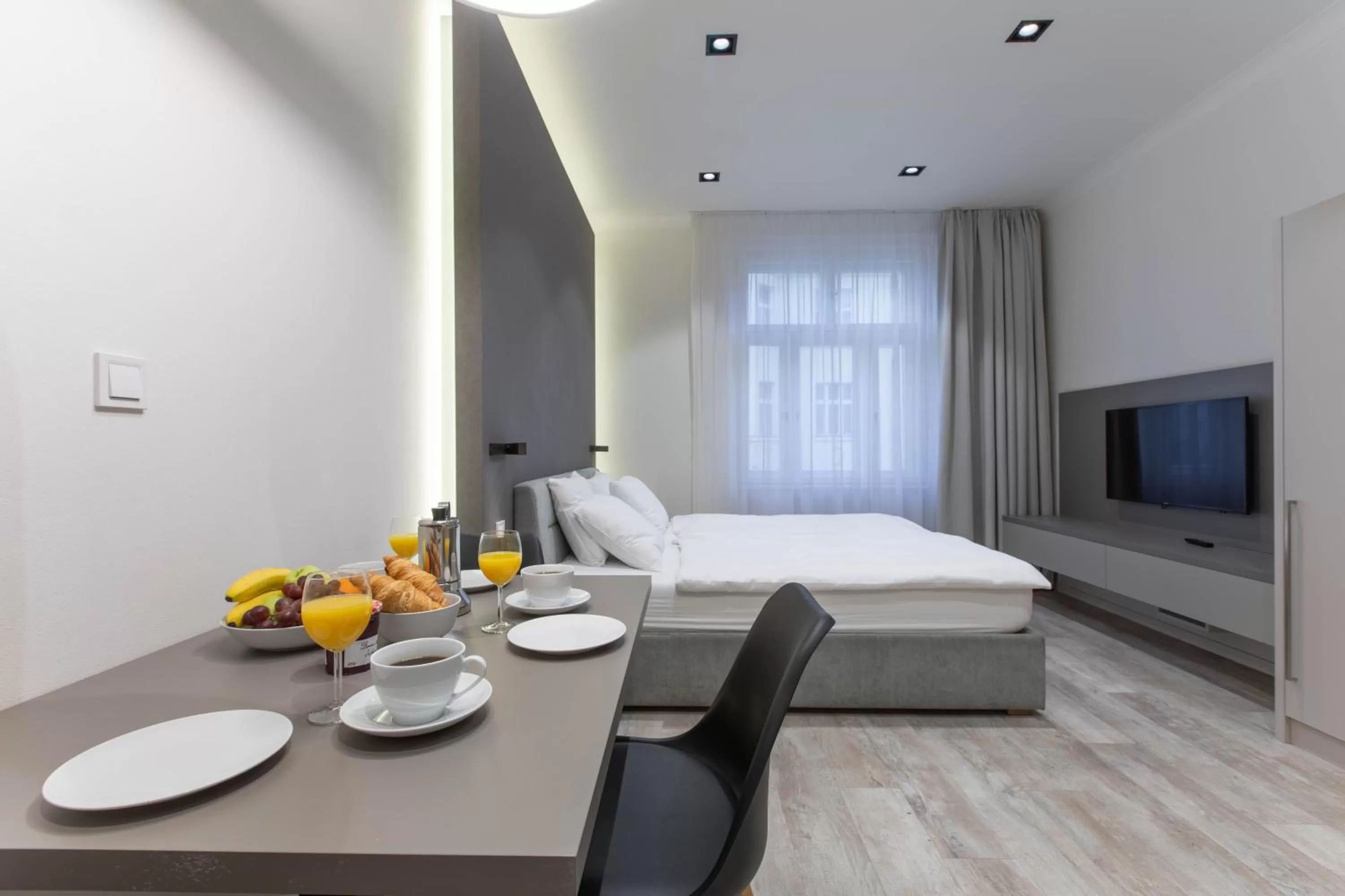 Dining area, Bed in Lampi Aparthotel Prague