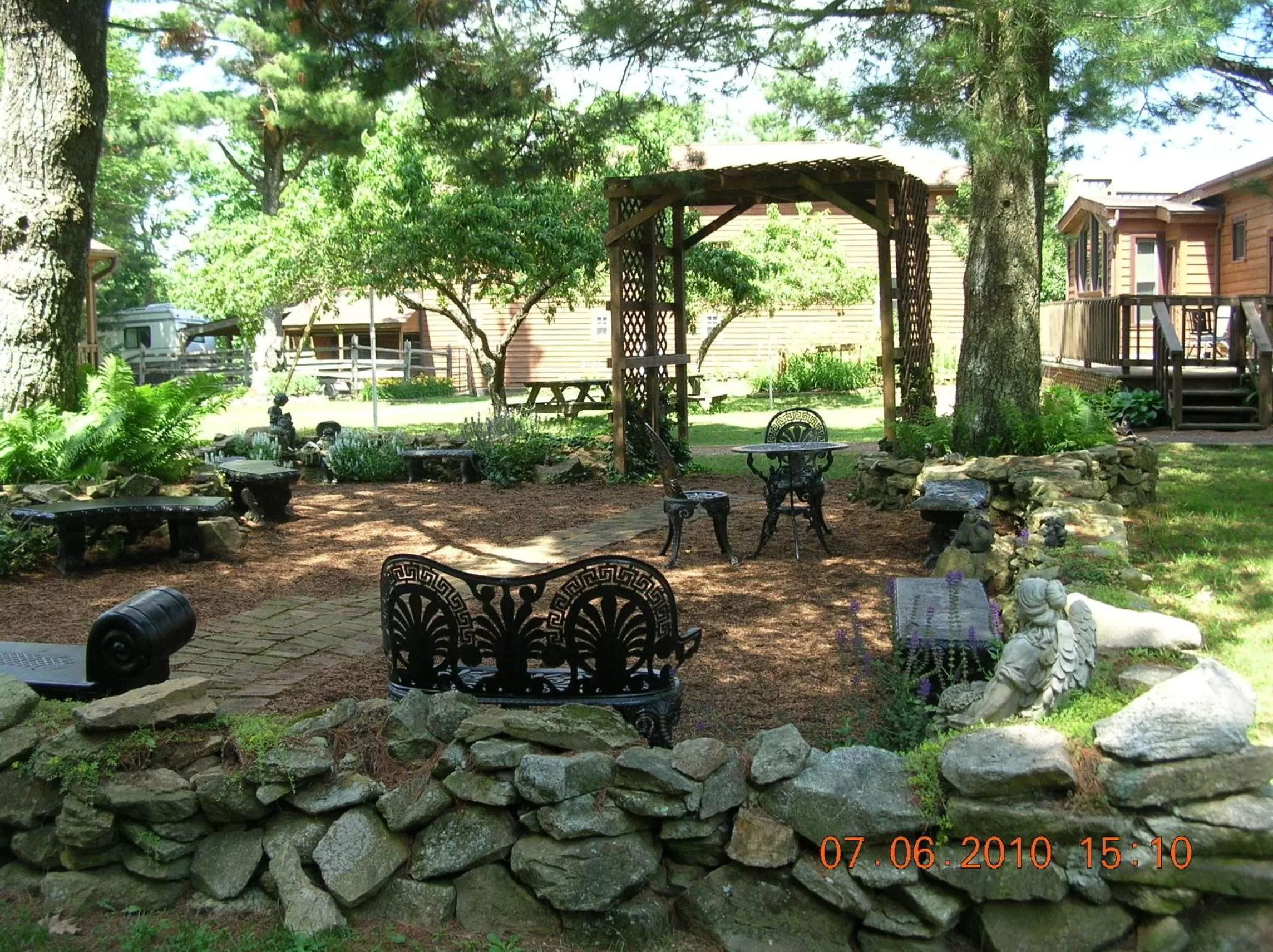 Garden in Bent Mountain Lodge Bed And Breakfast, Inc.