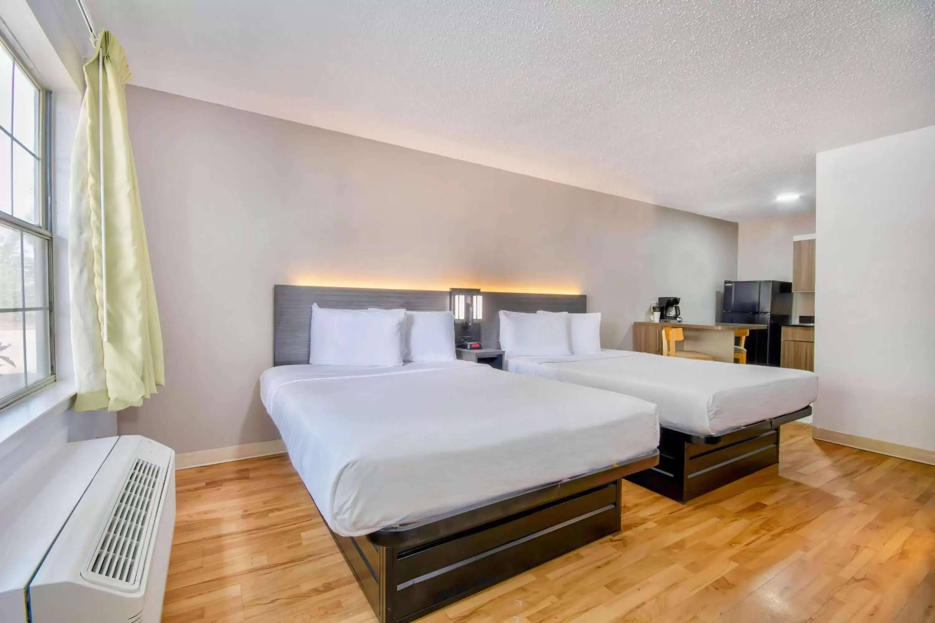 Queen Room with Two Queen Beds - Non-Smoking in Studio 6-San Antonio, TX - Six Flags Queen Room with Two Queen Beds - Non-Smoking in Studio 6-San Antonio, TX - Six Flags