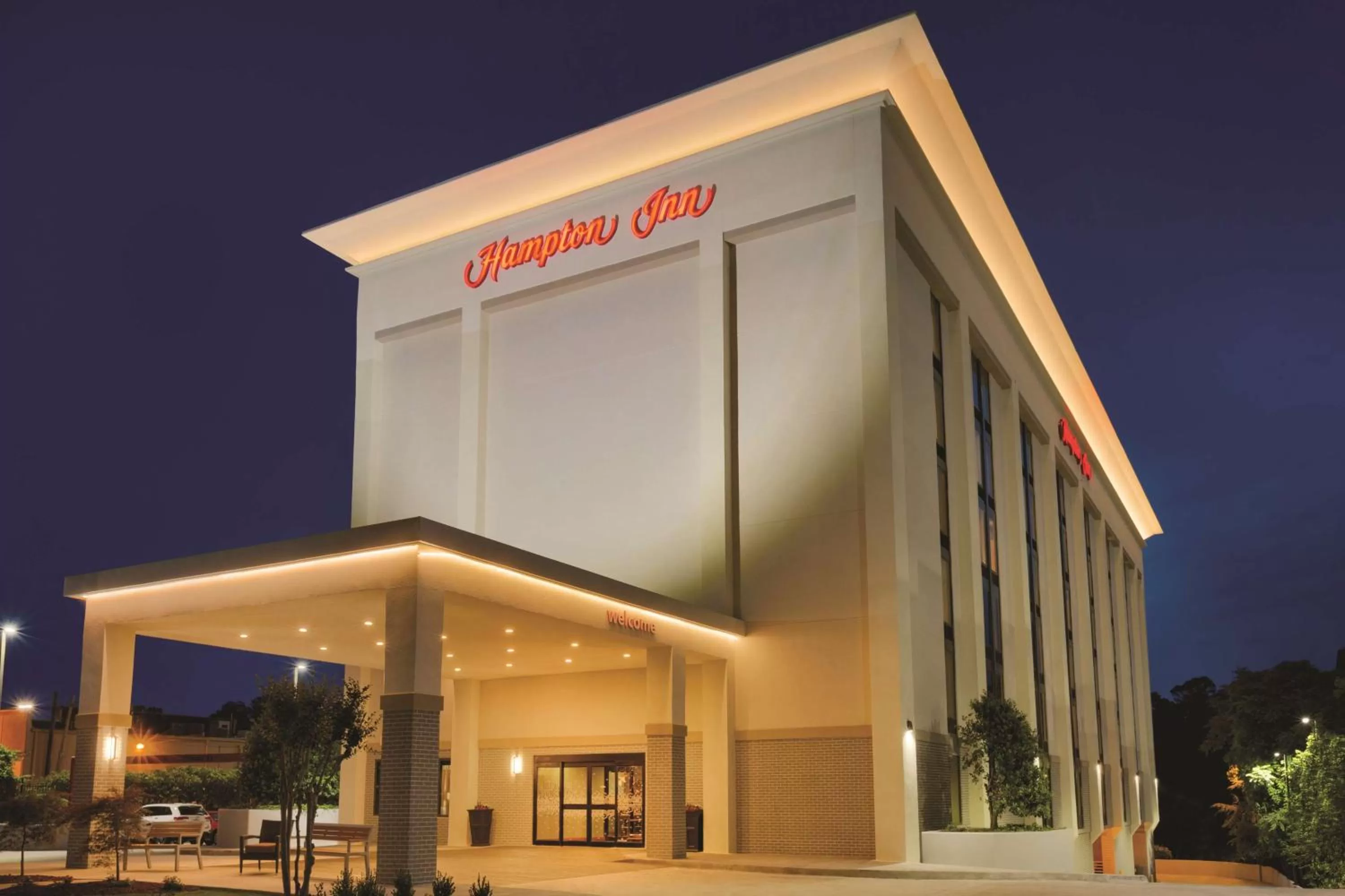 Property building in Hampton Inn Atlanta-Buckhead