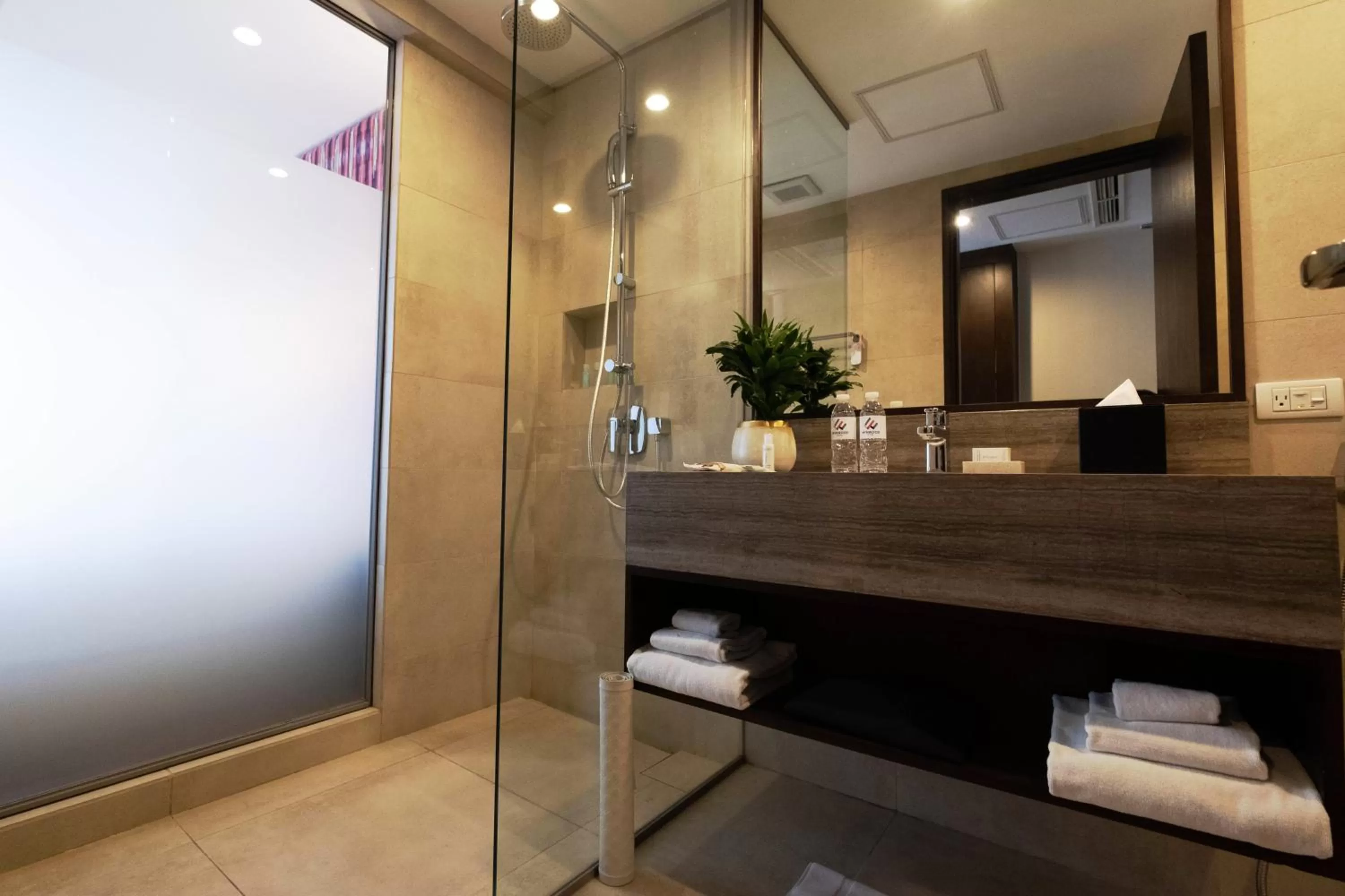 Shower in Wynwood Hotel