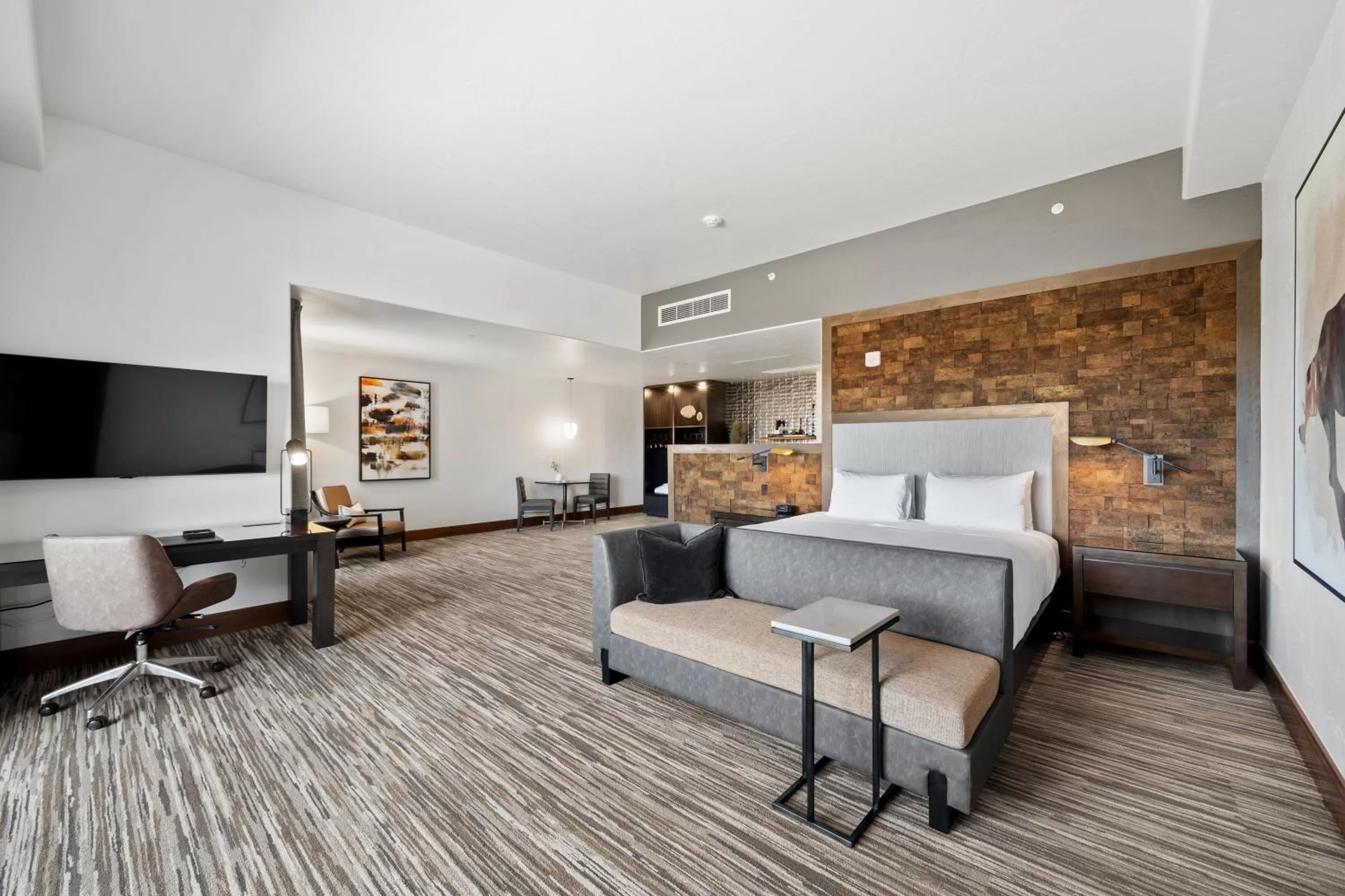 Photo of the whole room, Bed in Flying Horse Resort & Club