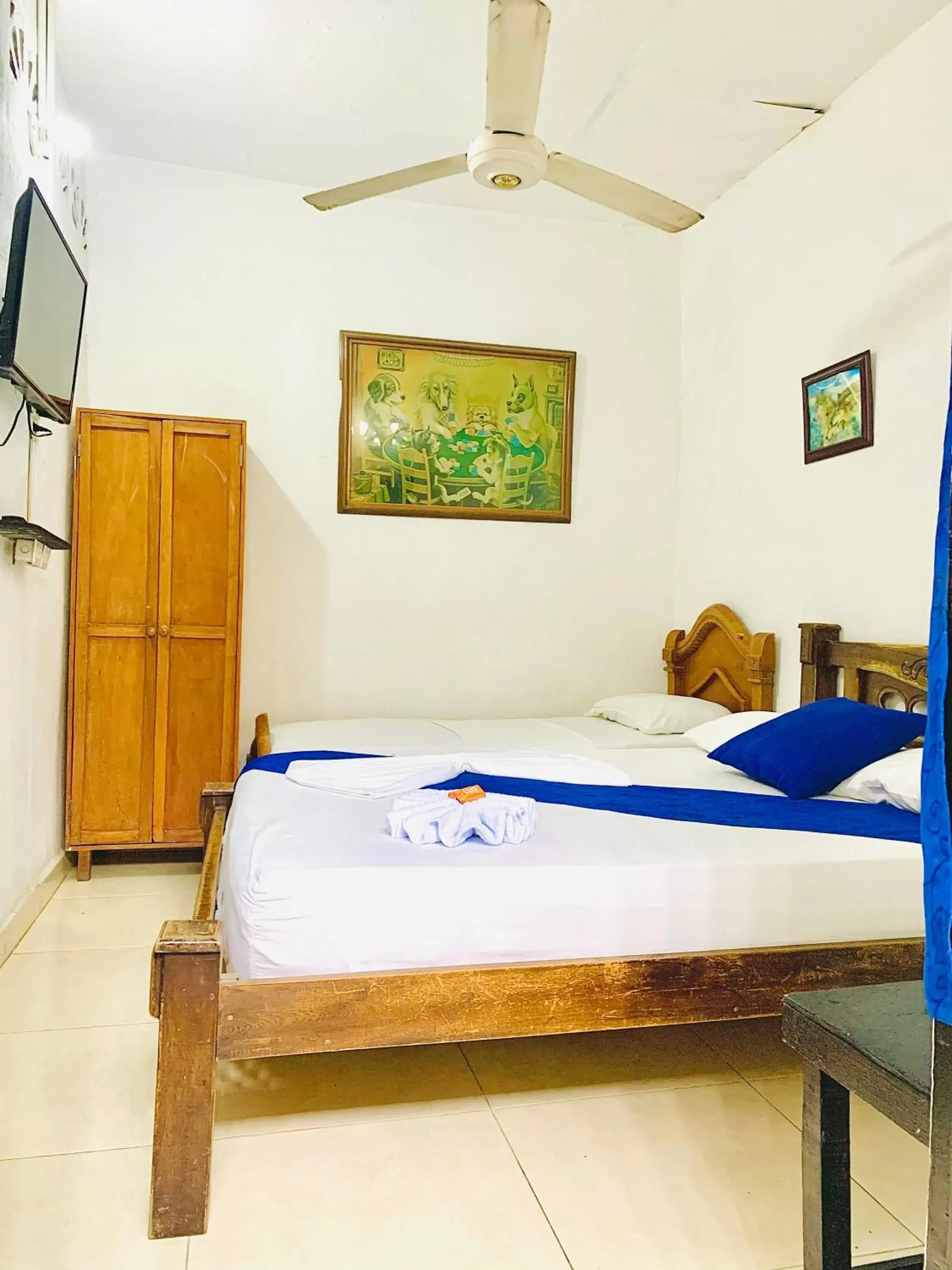 Budget Triple Room in Hotel La Española Budget Triple Room in Hotel La Española