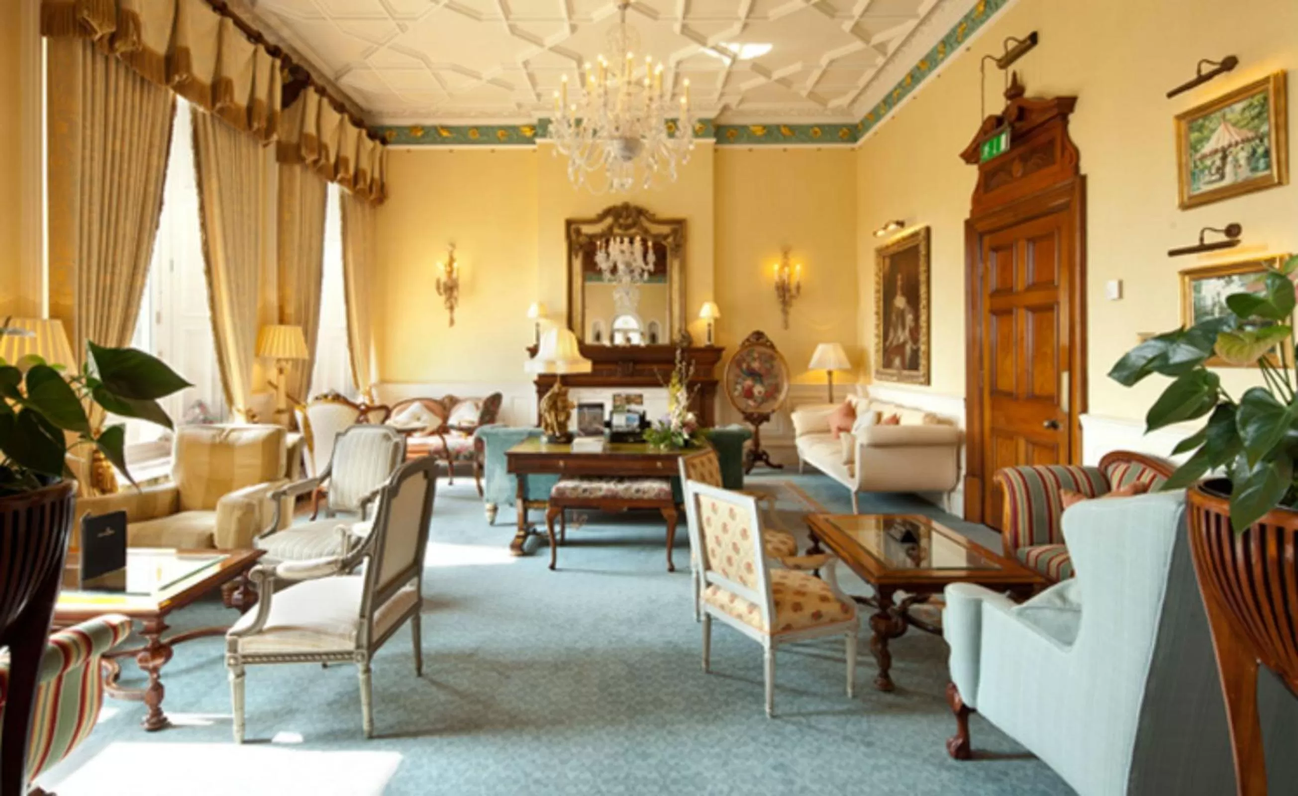 Lounge or bar in Kilworth House Hotel and Theatre
