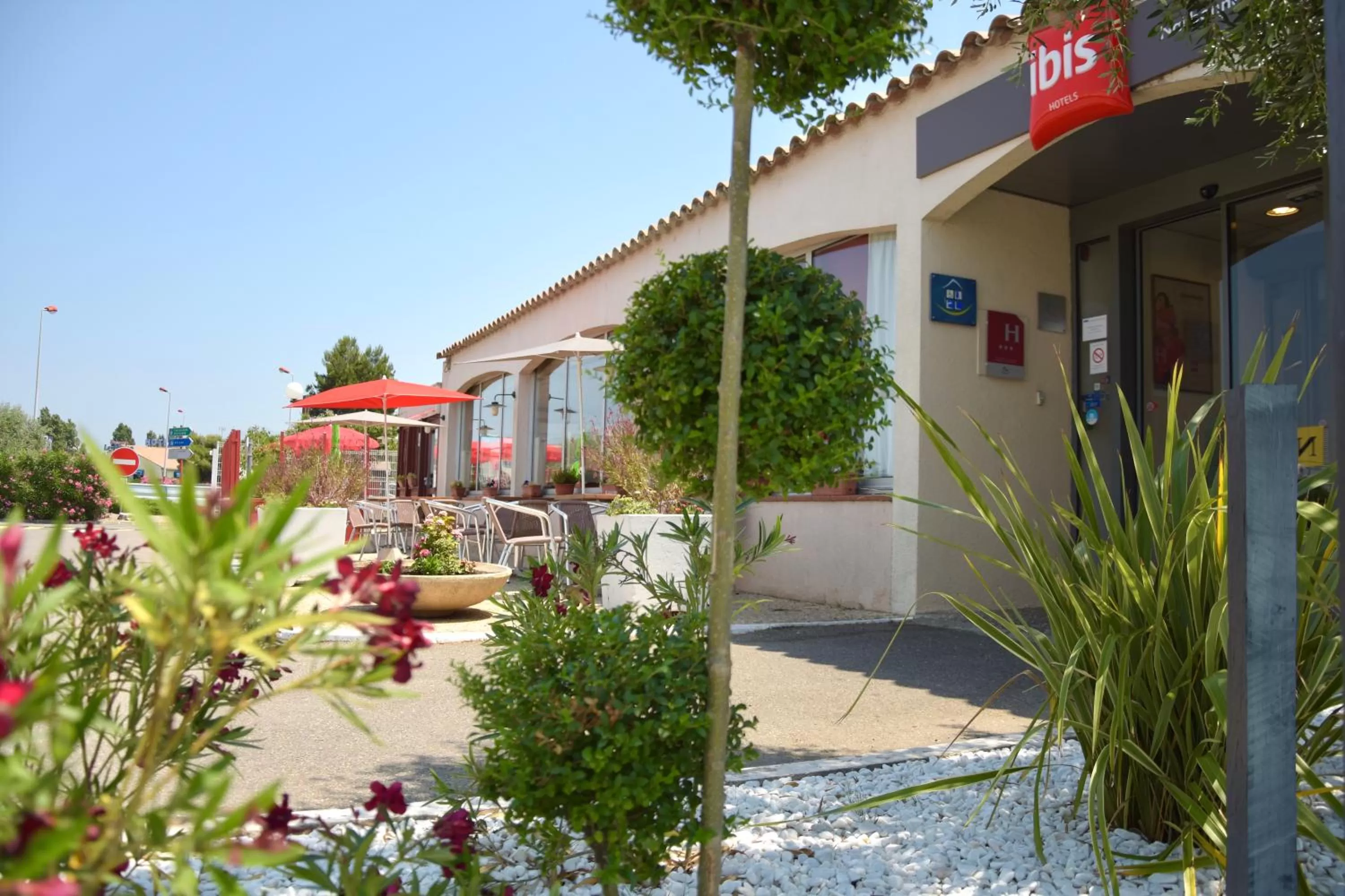 Property building in Hotel ibis Narbonne